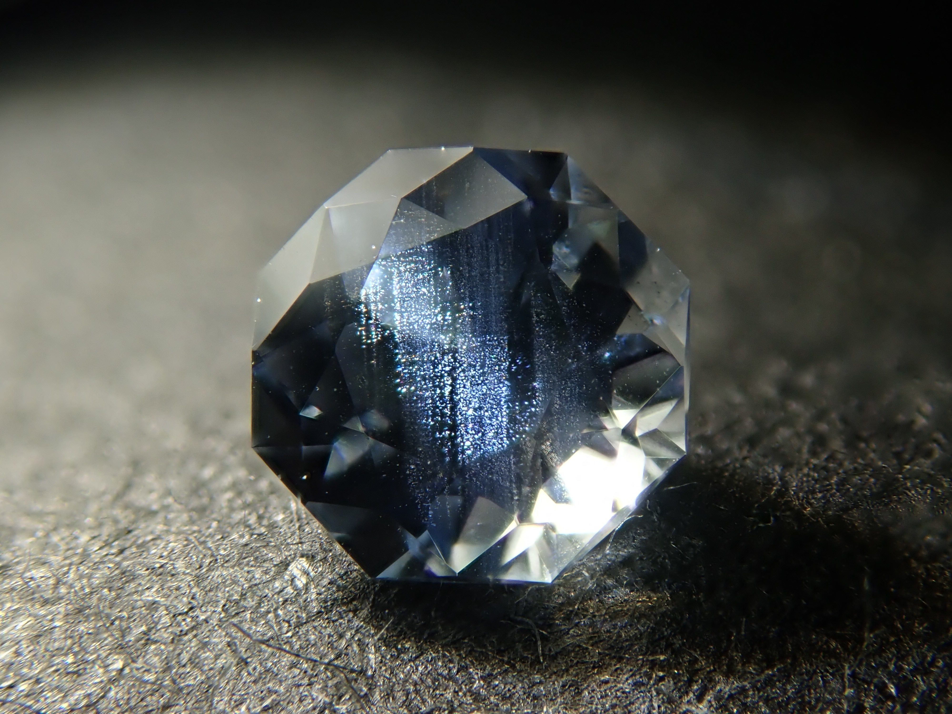 【11/27 22時販売】スリランカ産ブルーサファイア（アイスブルー） 0.300ctルース