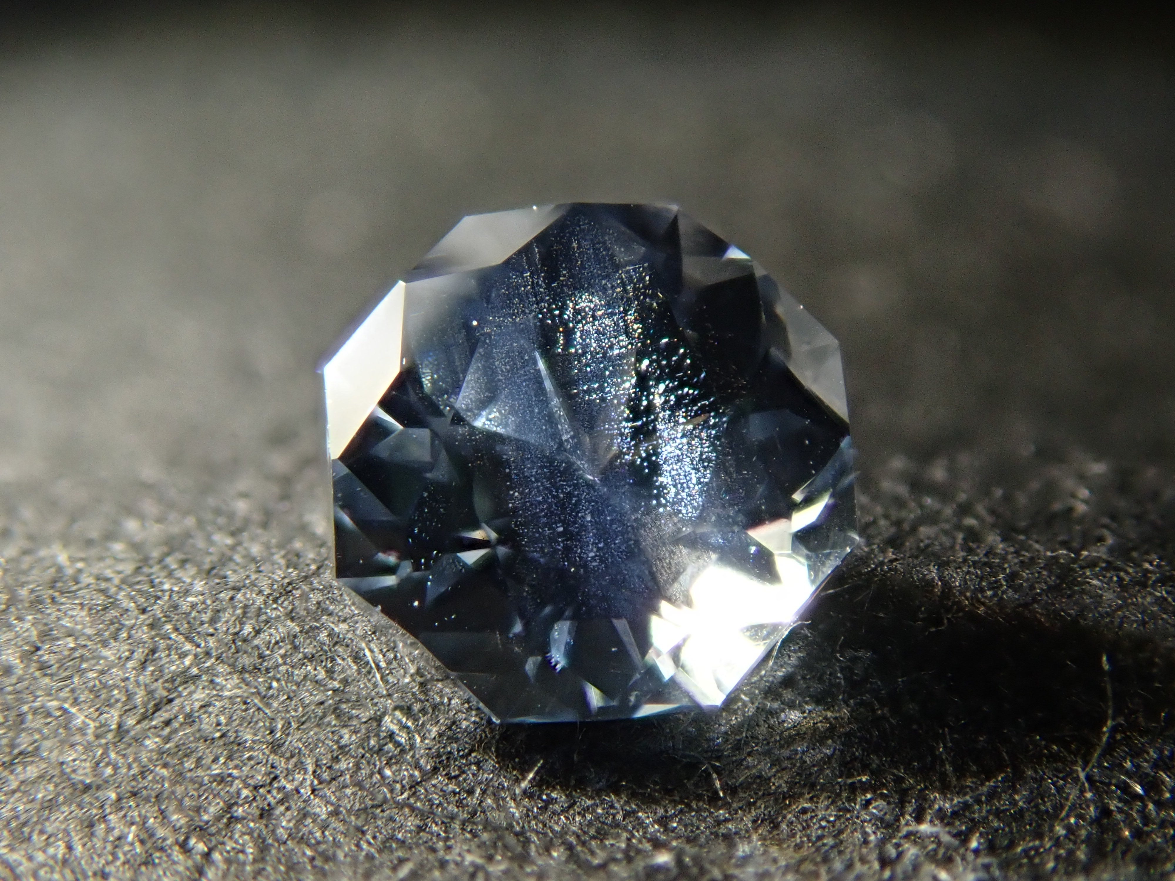 【11/27 22時販売】スリランカ産ブルーサファイア（アイスブルー） 0.300ctルース