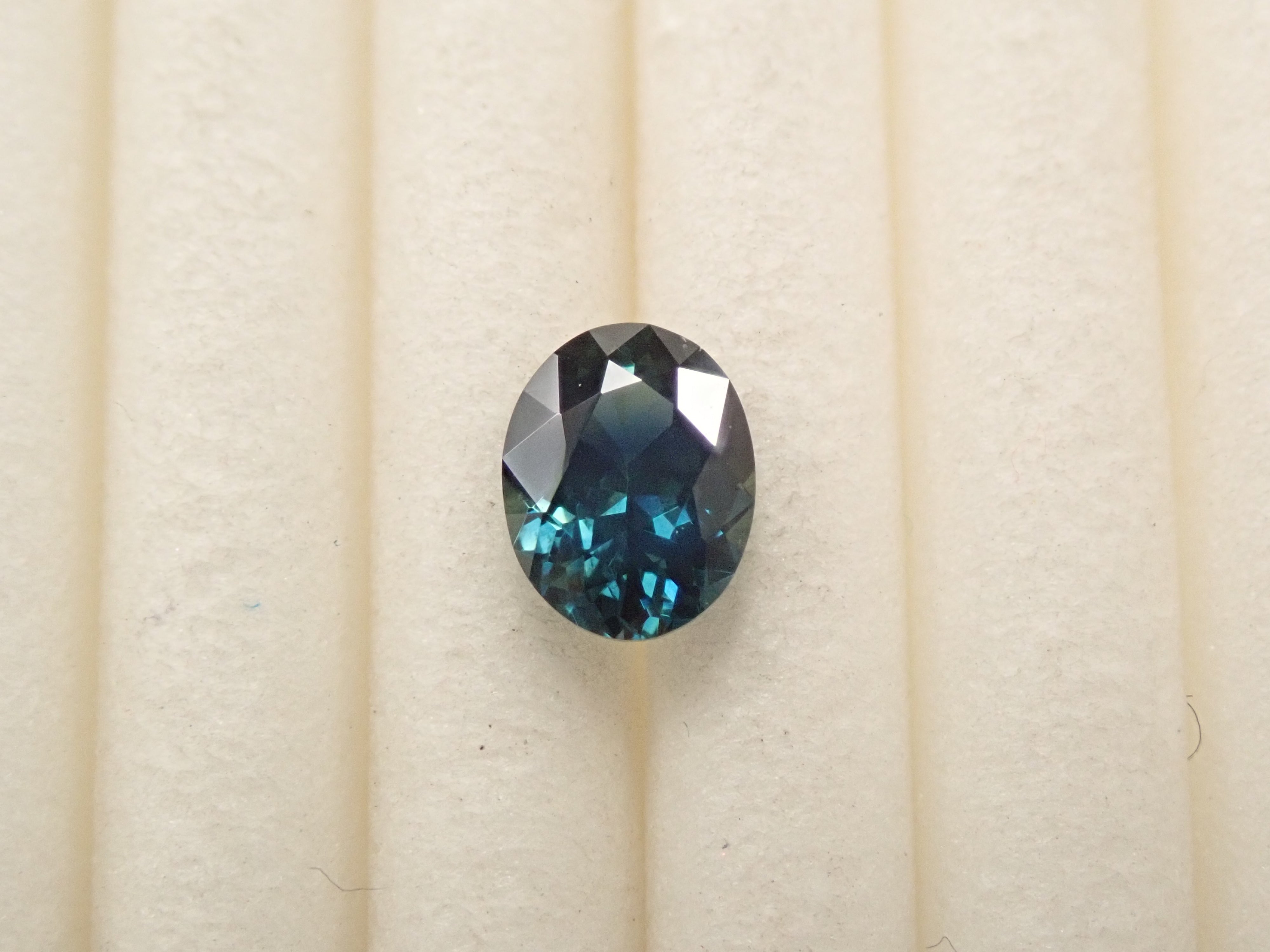 [12561382] Tanzanian Bicolor Sapphire 0.380ct Loose