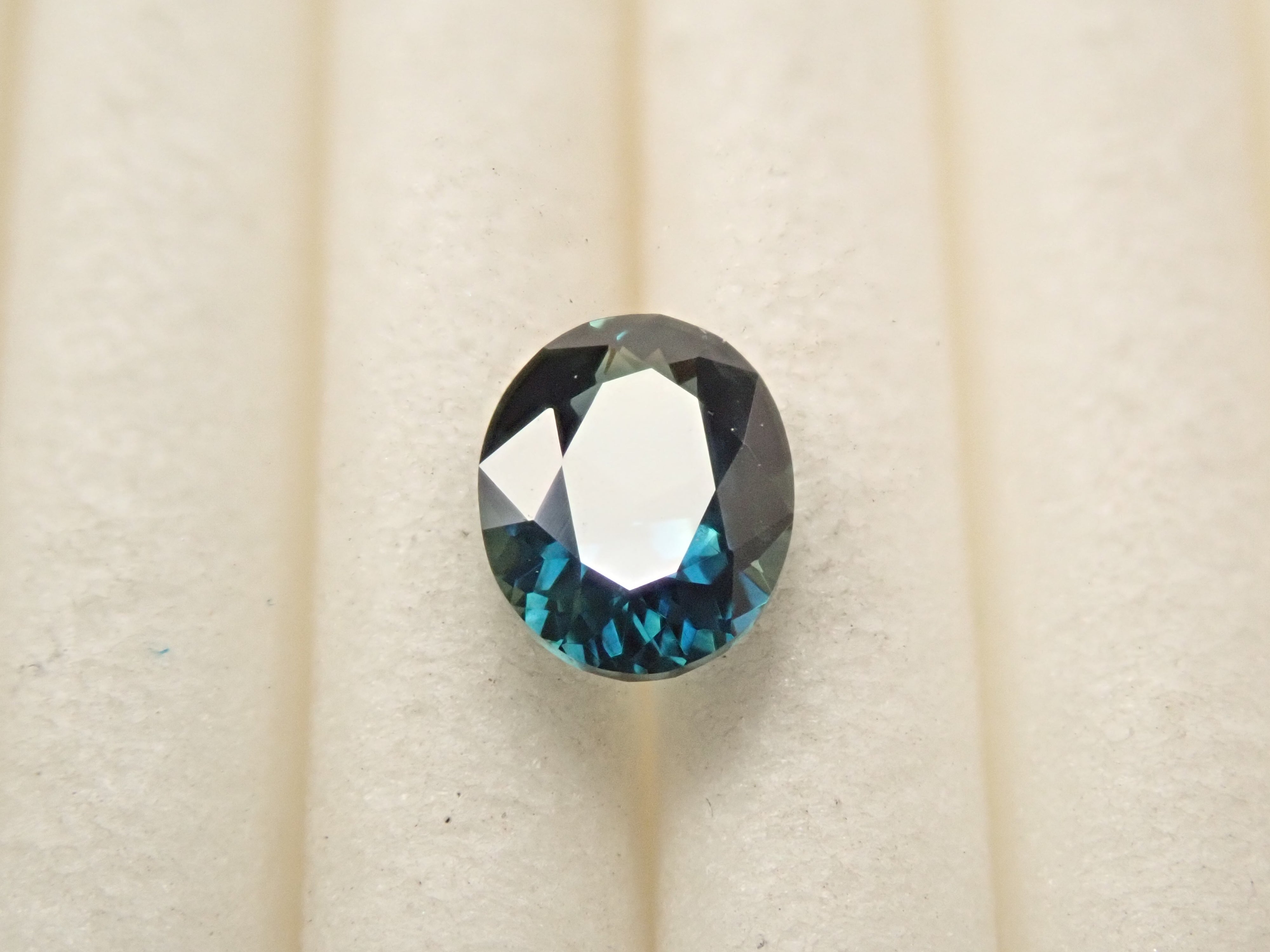 [12561382] Tanzanian Bicolor Sapphire 0.380ct Loose