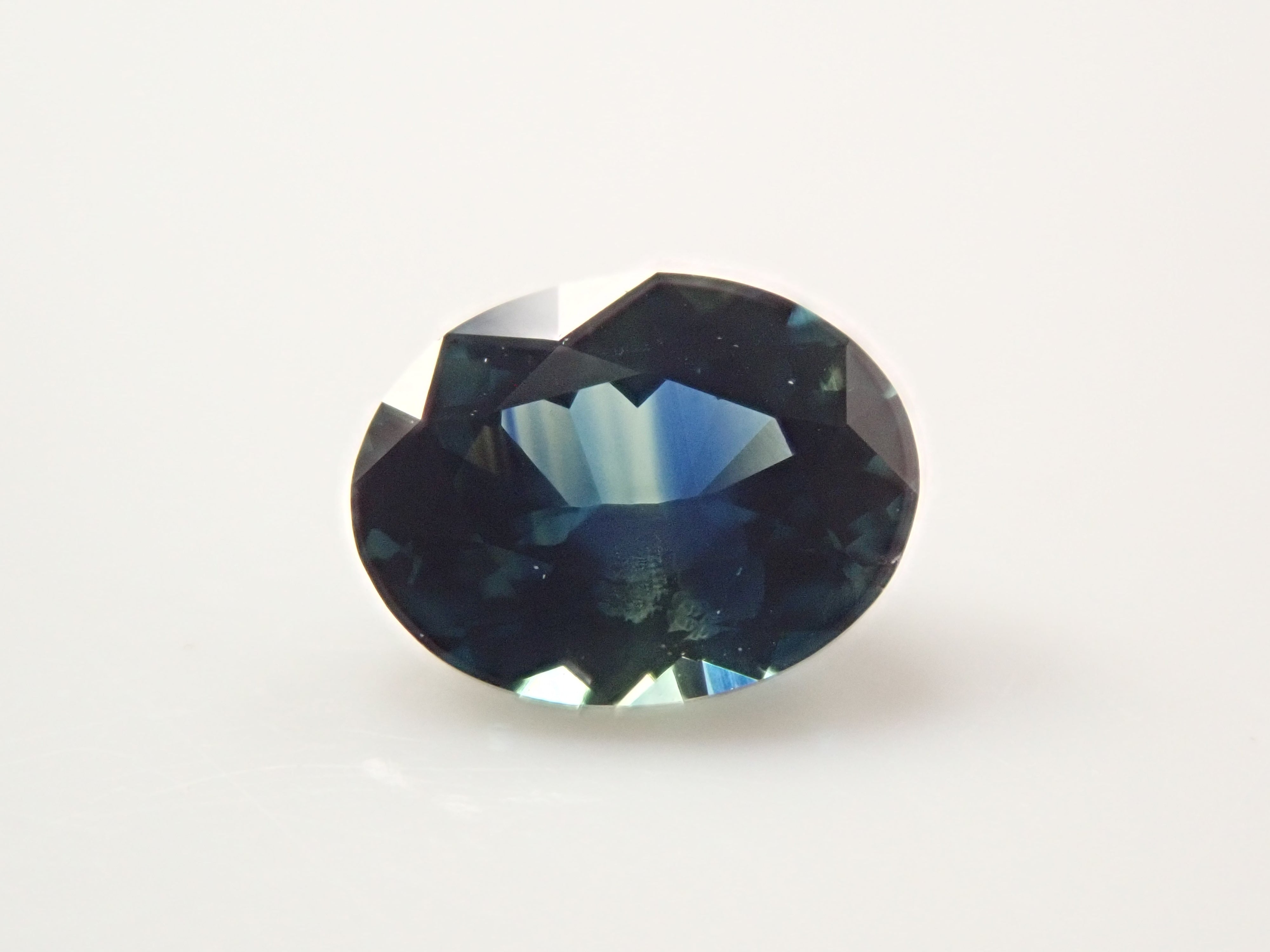 [12561382] Tanzanian Bicolor Sapphire 0.380ct Loose