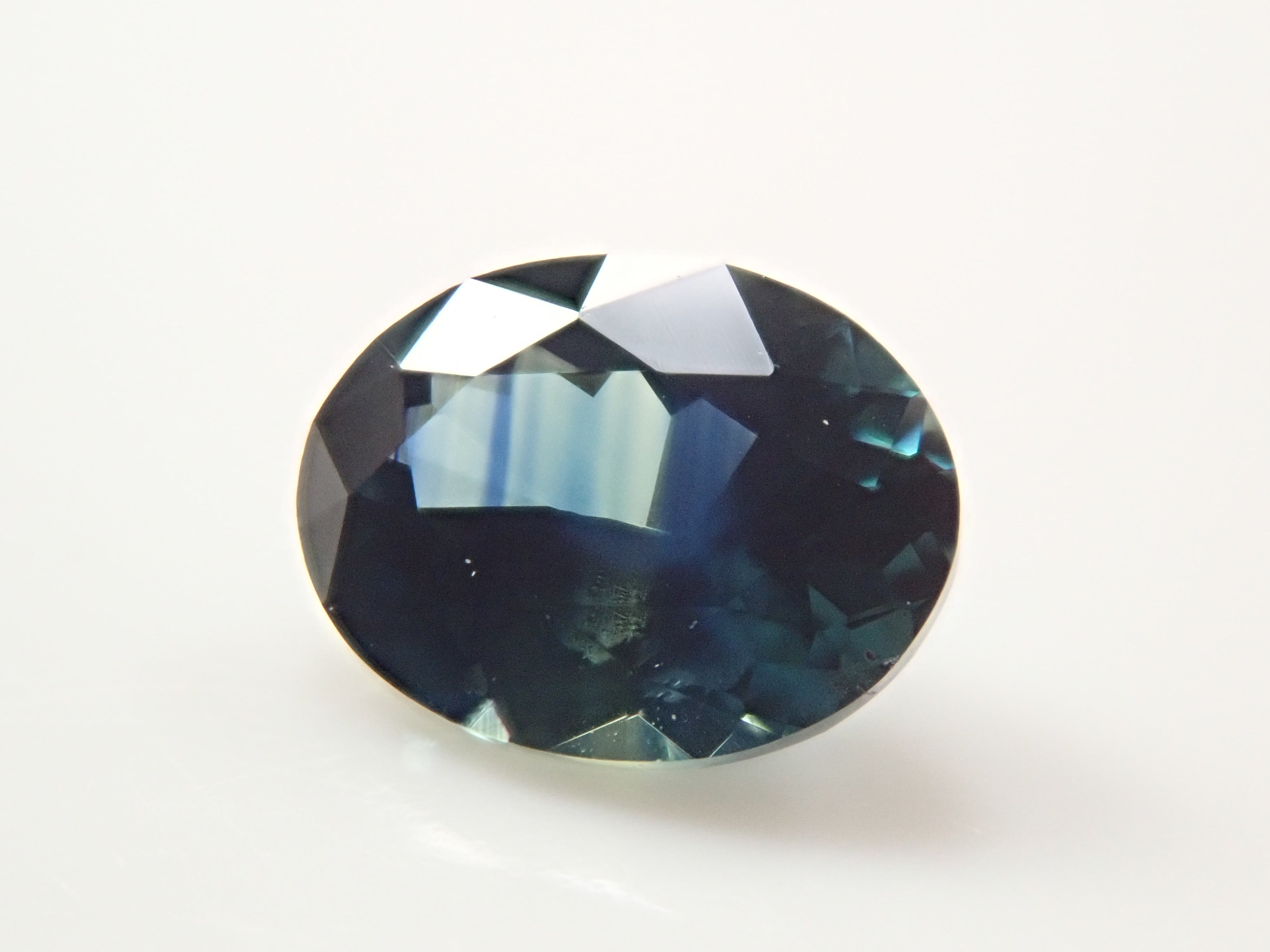 [12561382] Tanzanian Bicolor Sapphire 0.380ct Loose