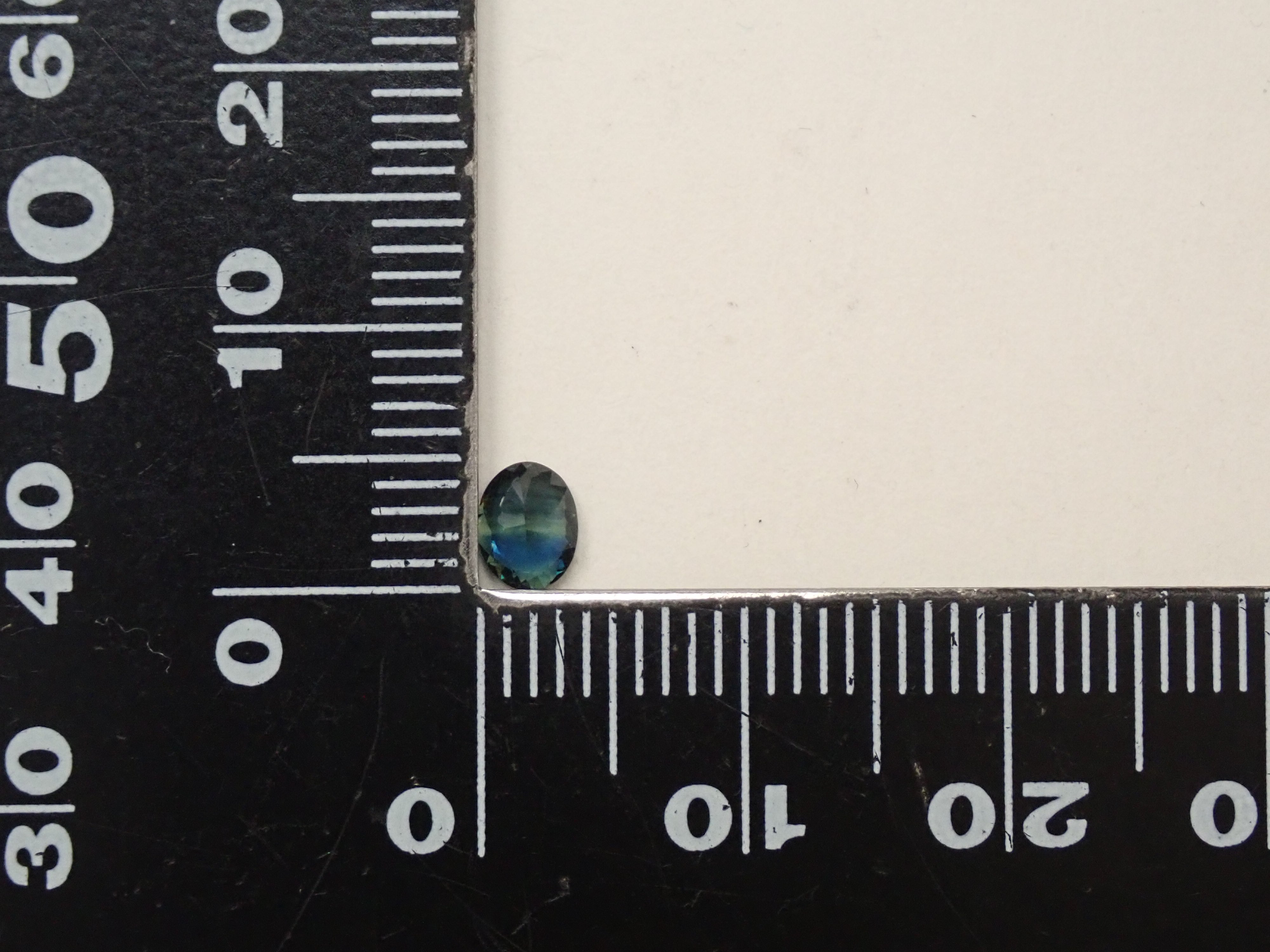 [12561382] Tanzanian Bicolor Sapphire 0.380ct Loose