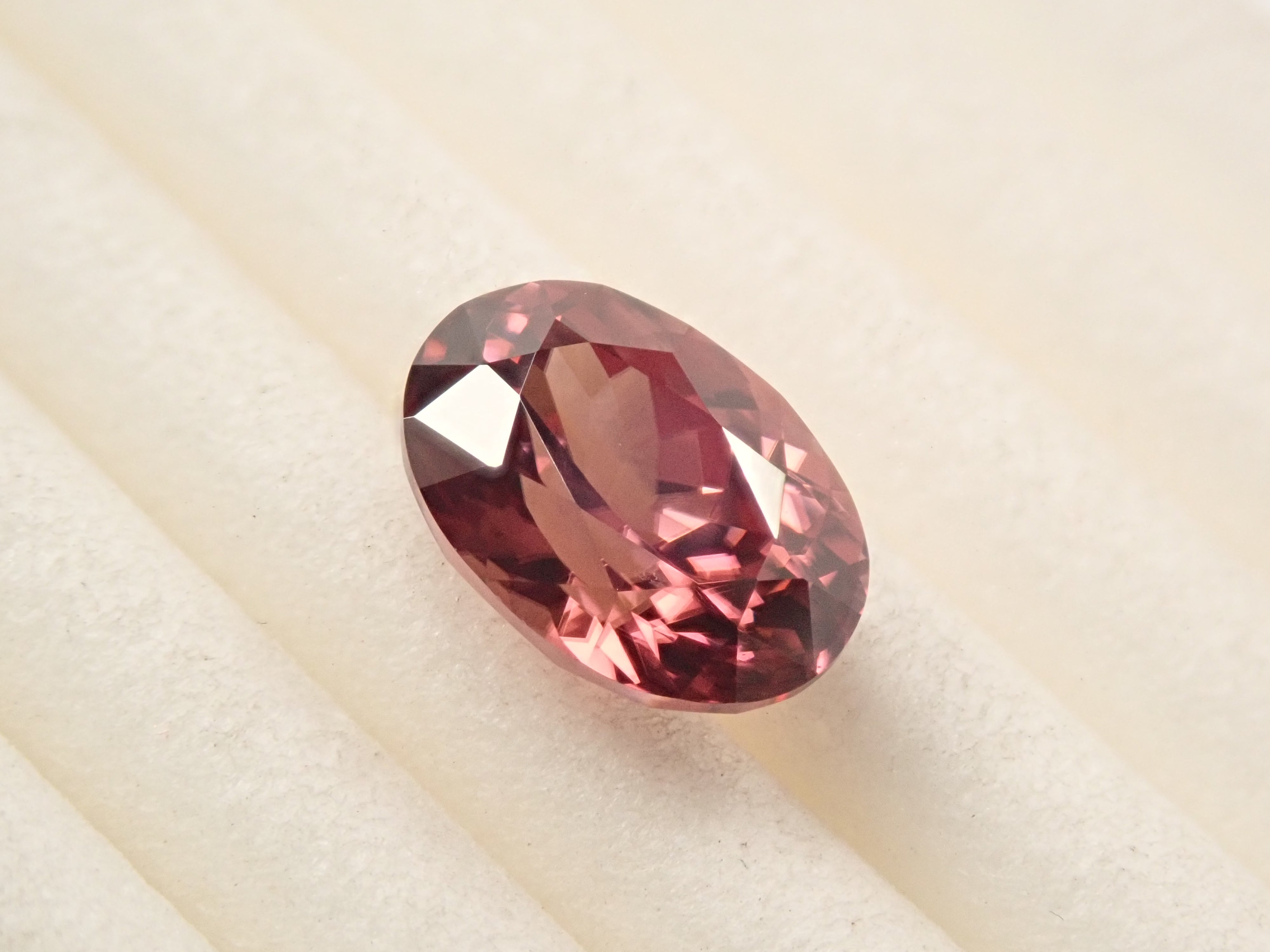 [12561378] Sri Lankan pink zircon 1.991ct loose stone