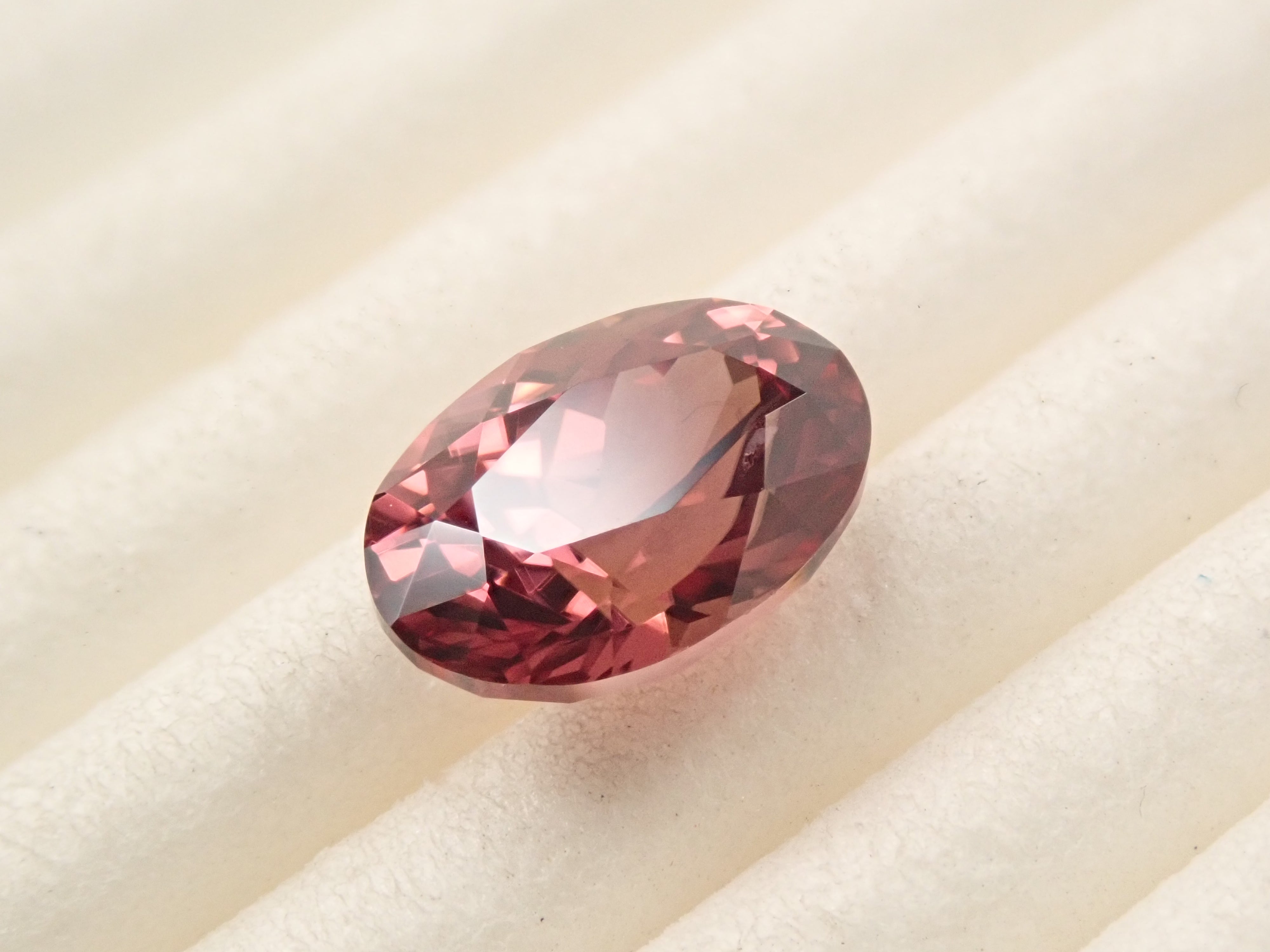 [12561378] Sri Lankan pink zircon 1.991ct loose stone
