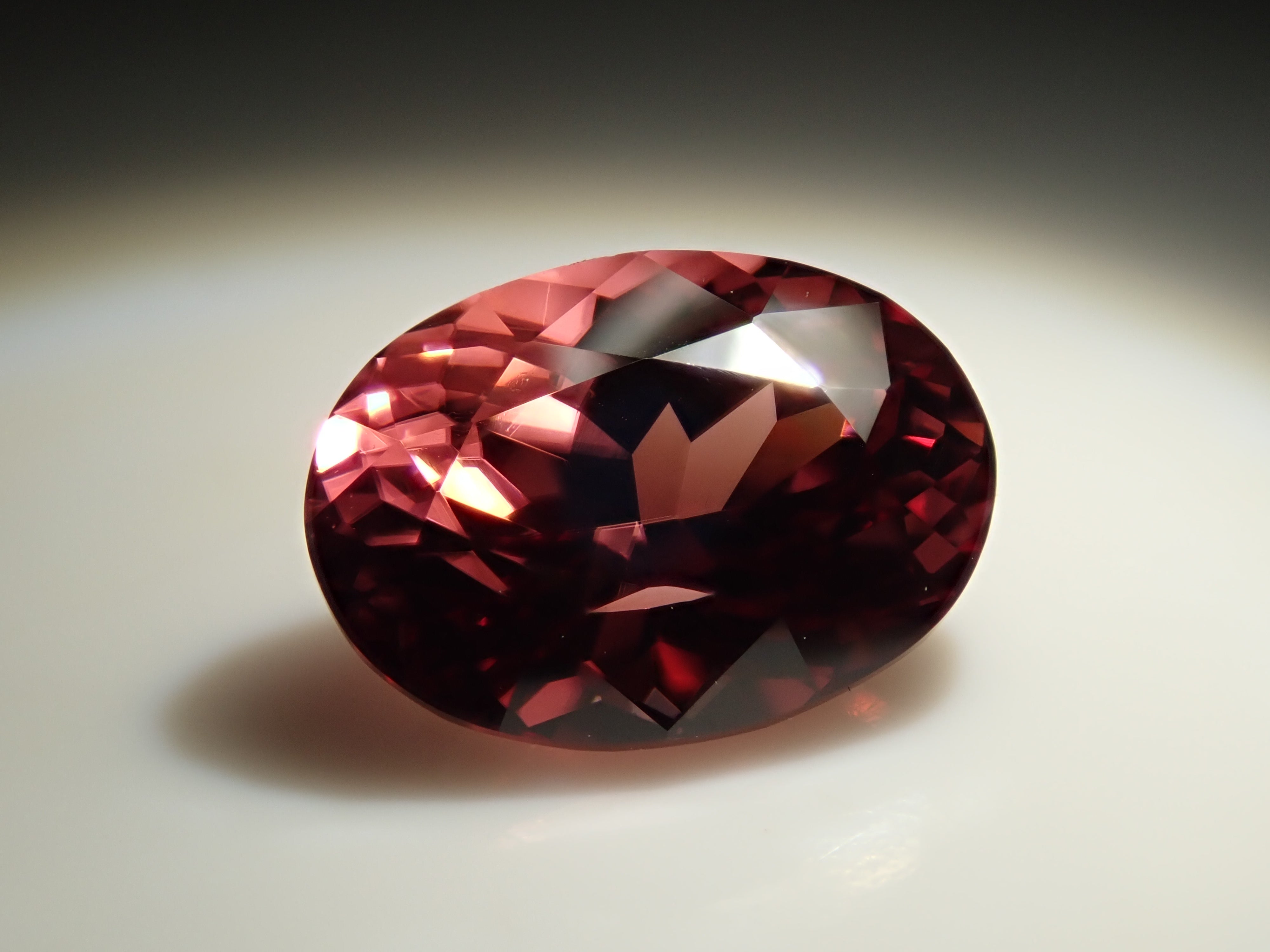 [12561378] Sri Lankan pink zircon 1.991ct loose stone
