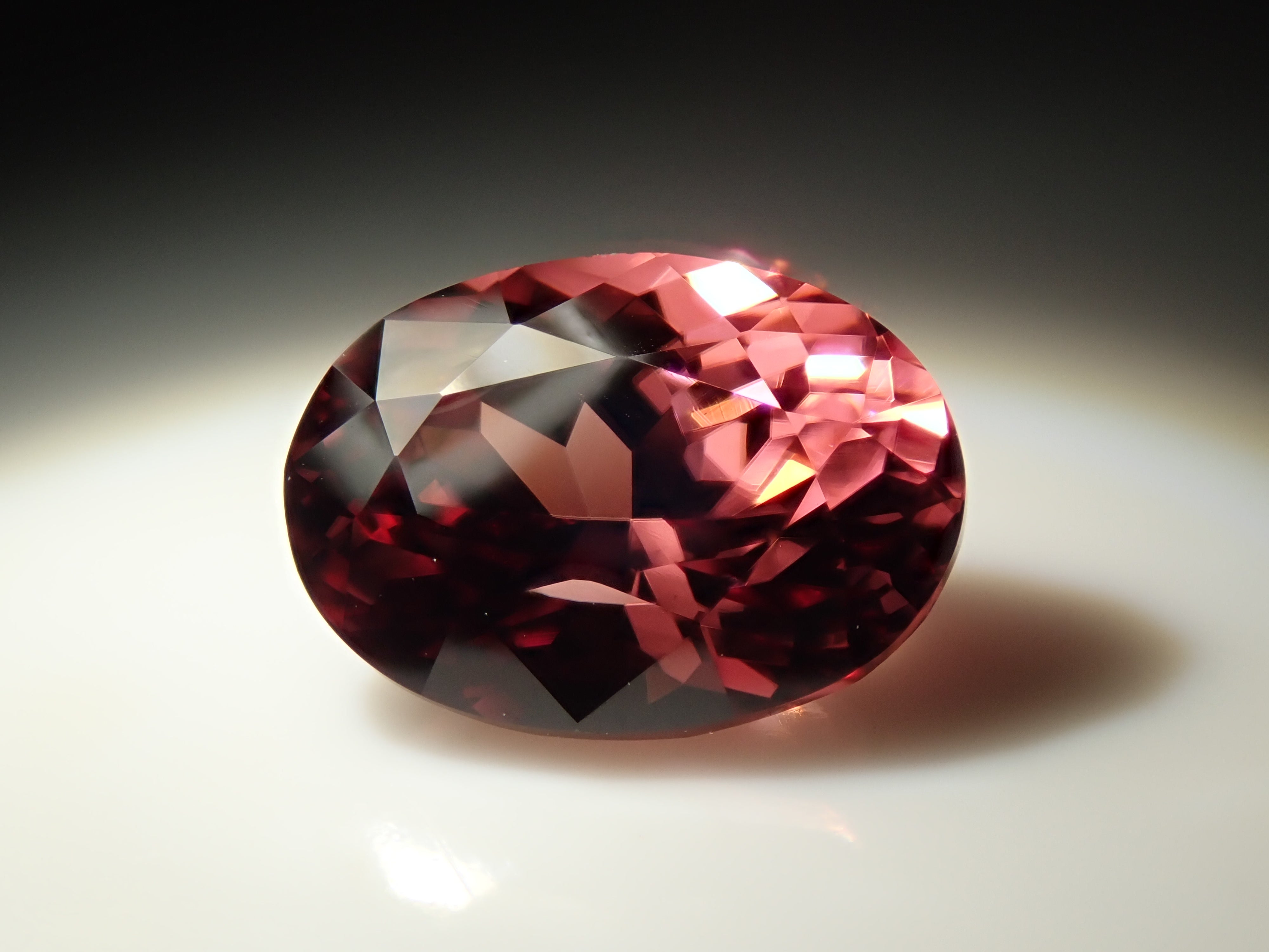 [12561378] Sri Lankan pink zircon 1.991ct loose stone