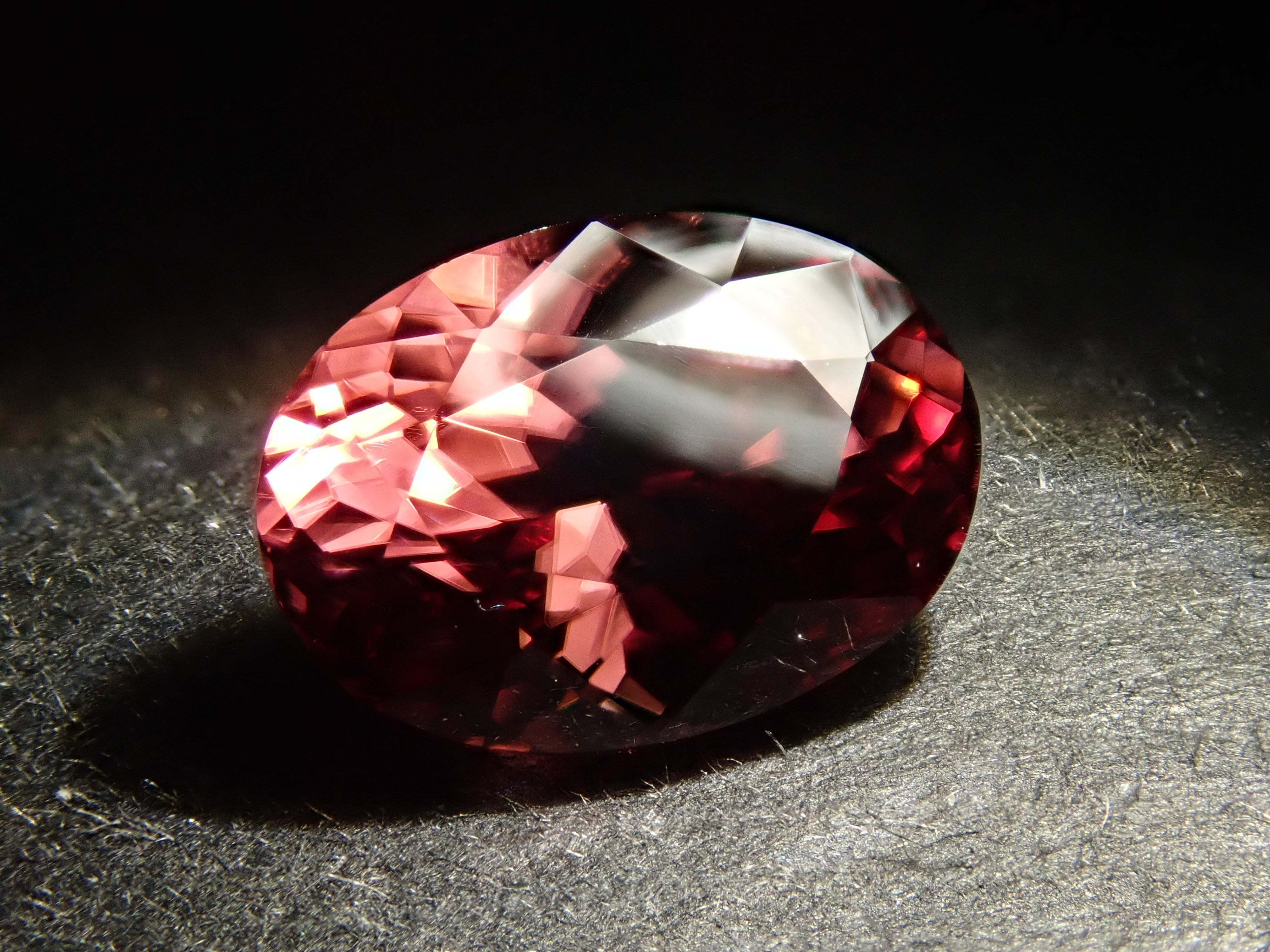 [12561378] Sri Lankan pink zircon 1.991ct loose stone