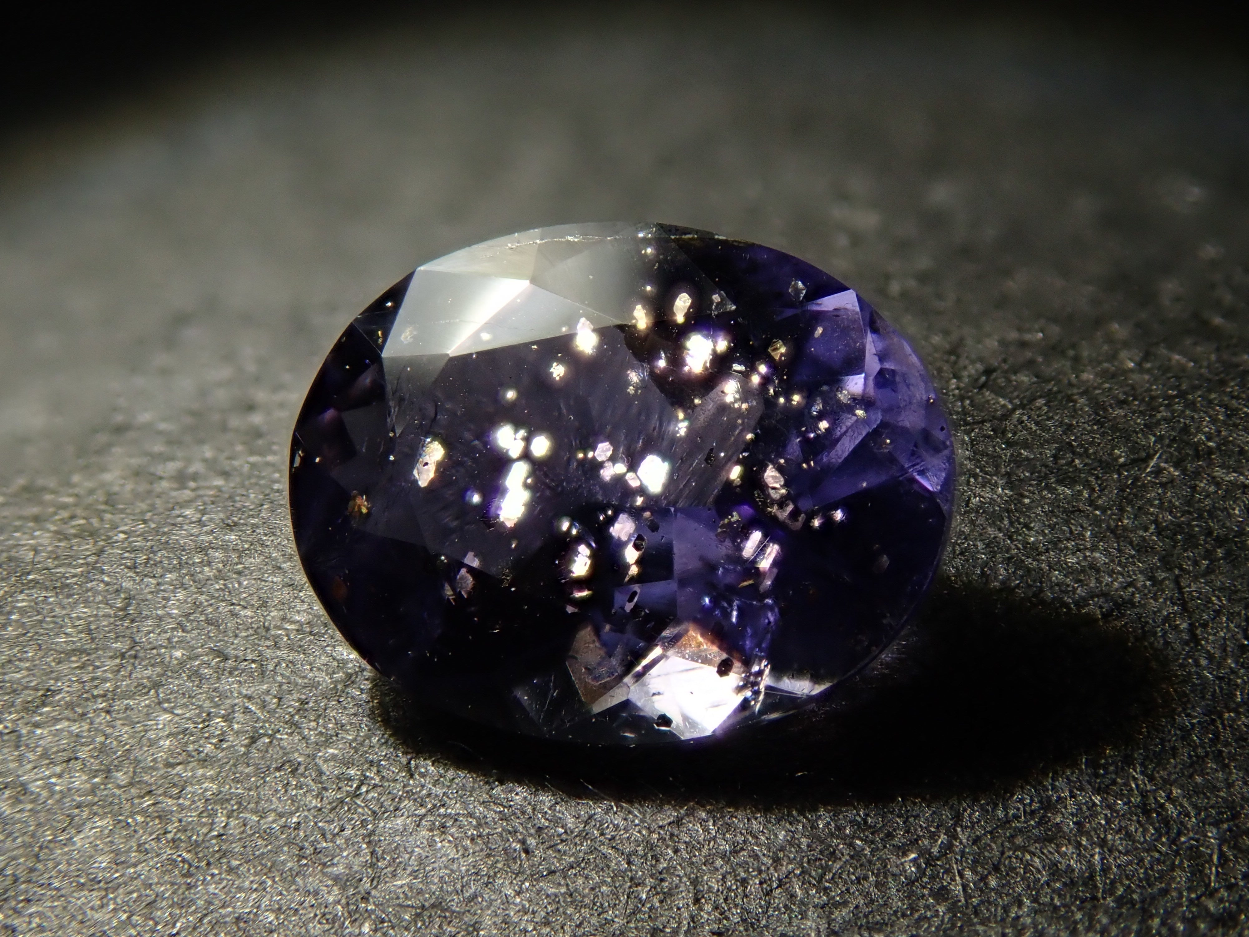 【11/27 22時販売】インド産アイオライトサンストーン 0.540ctルース