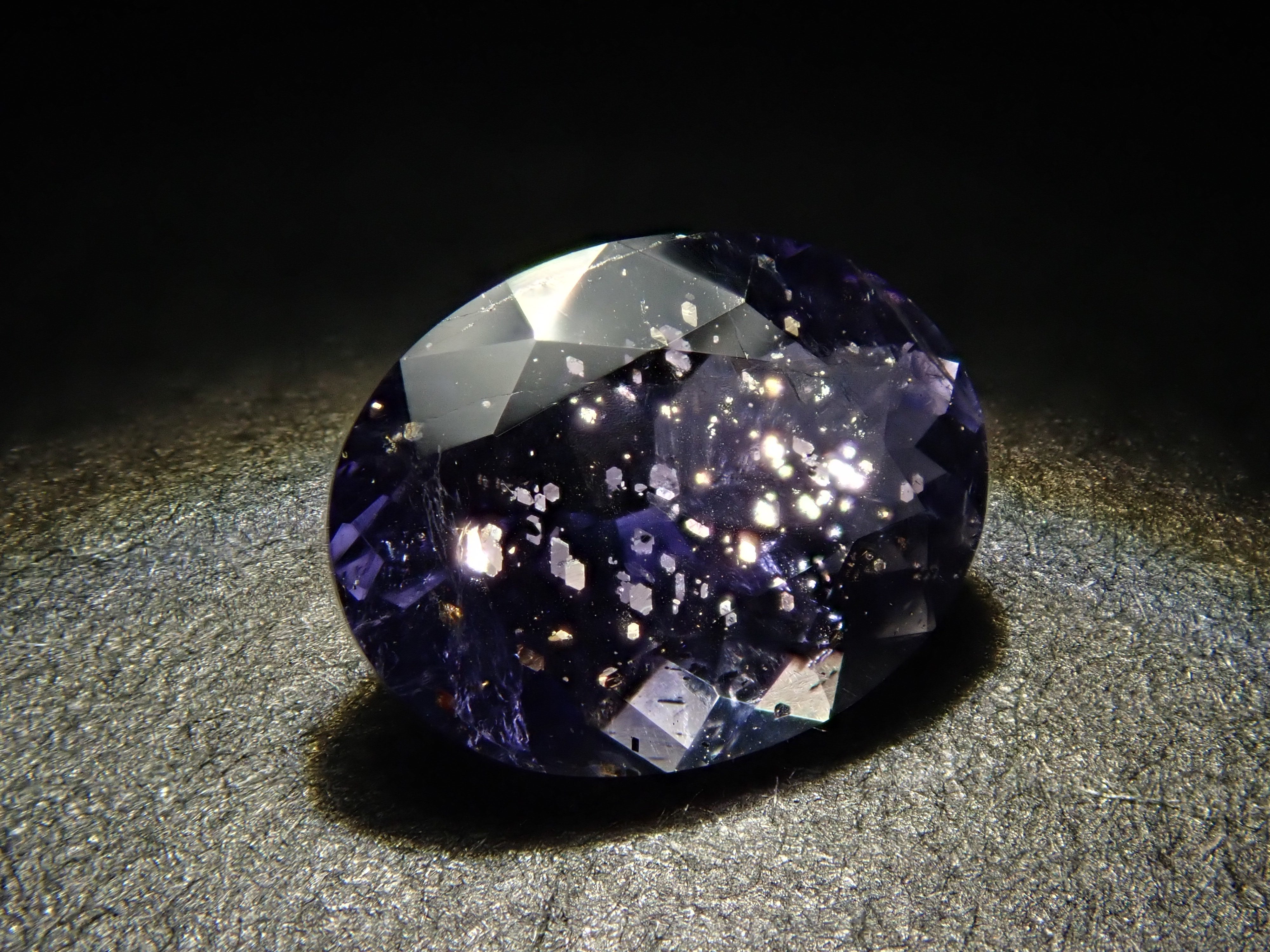 【11/27 22時販売】インド産アイオライトサンストーン 0.540ctルース