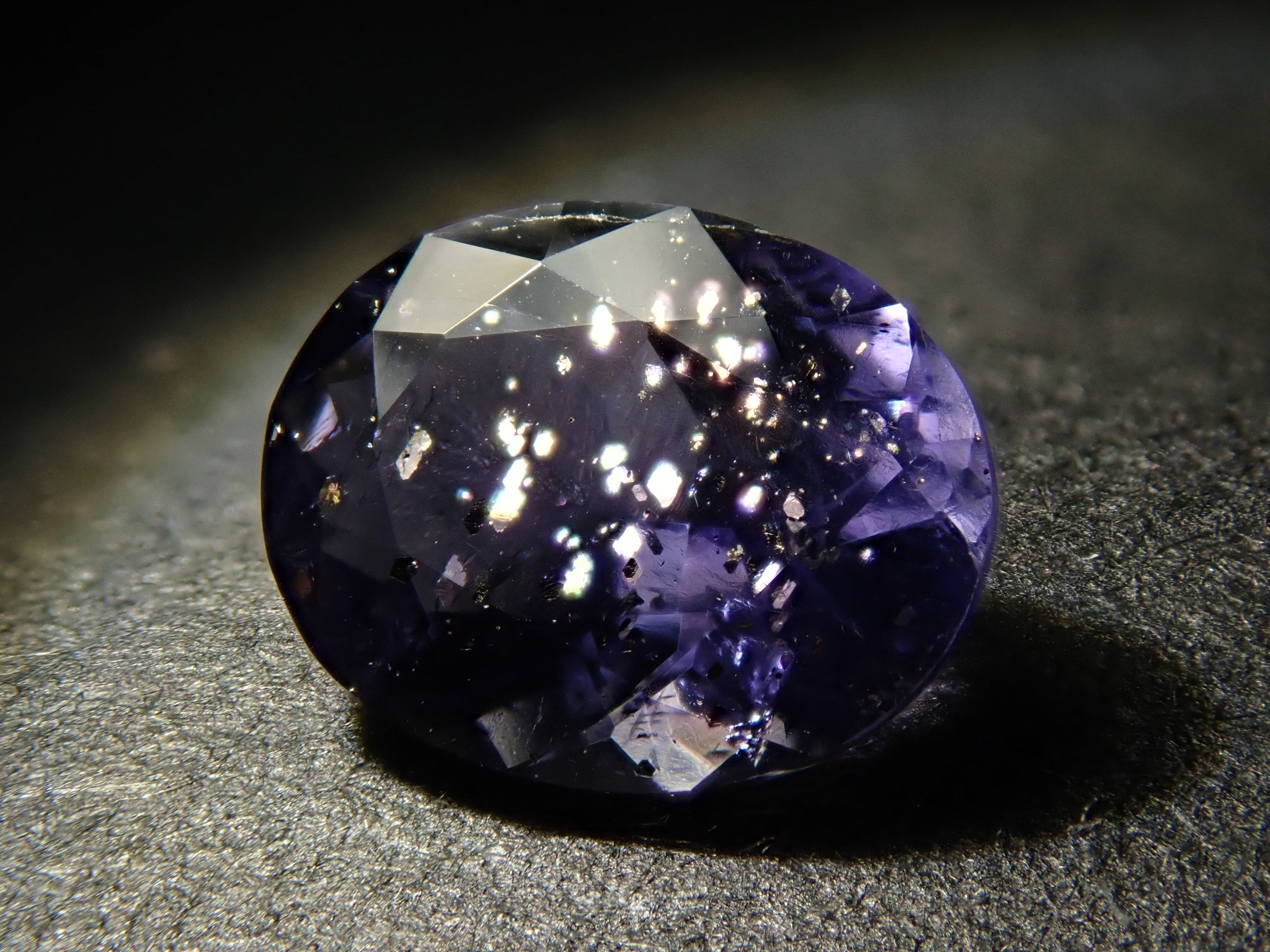 【11/27 22時販売】インド産アイオライトサンストーン 0.540ctルース