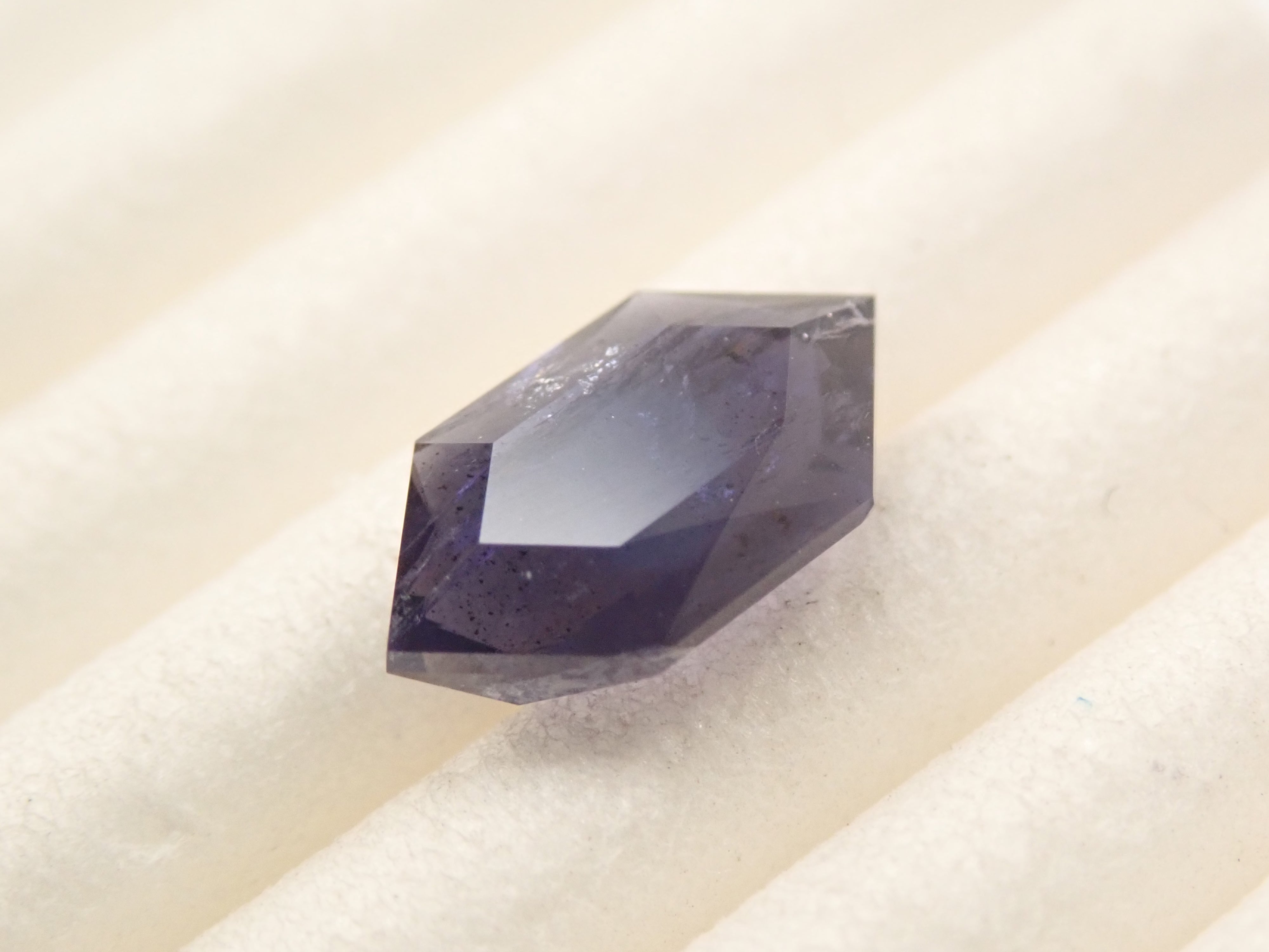 [12561375] 0.769ct loose iolite sunstone from India