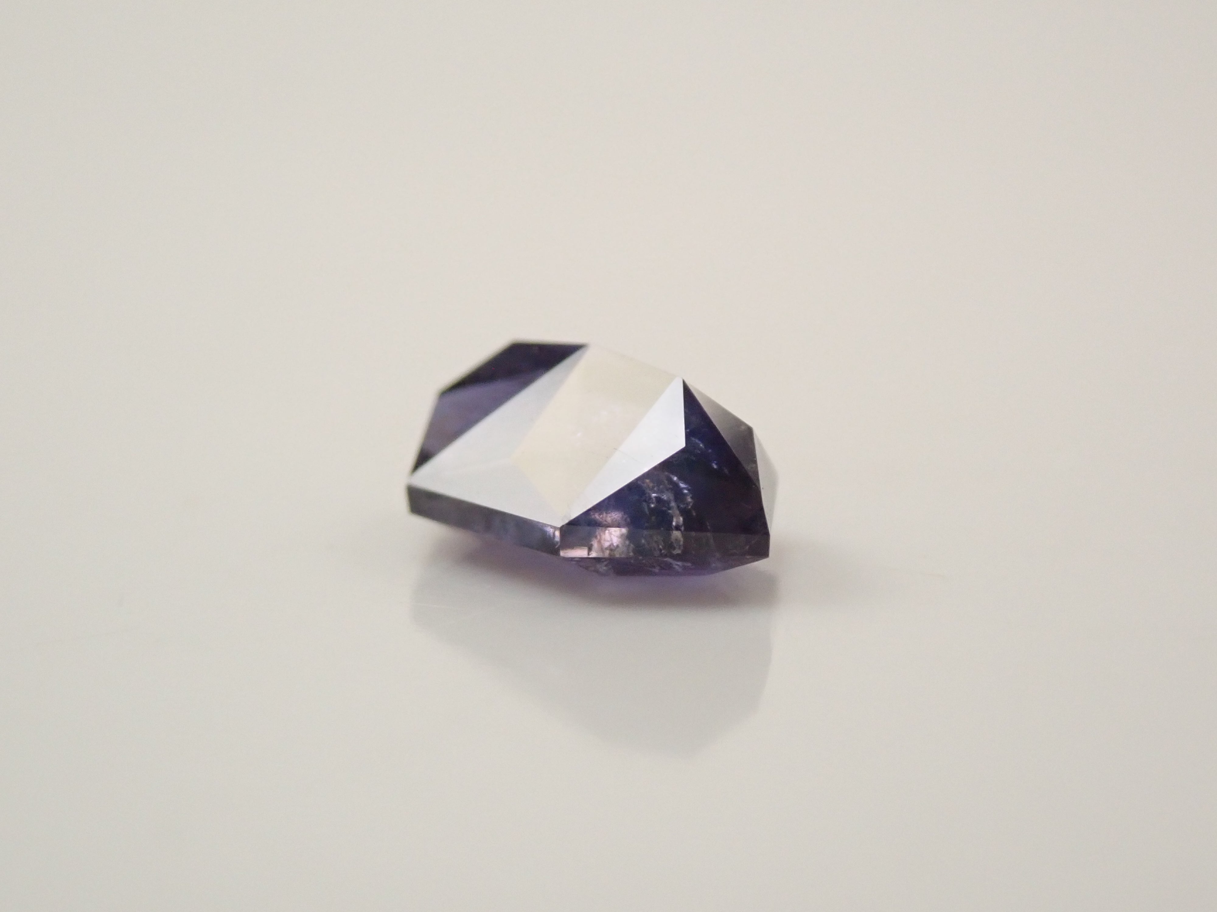 [12561375] 0.769ct loose iolite sunstone from India