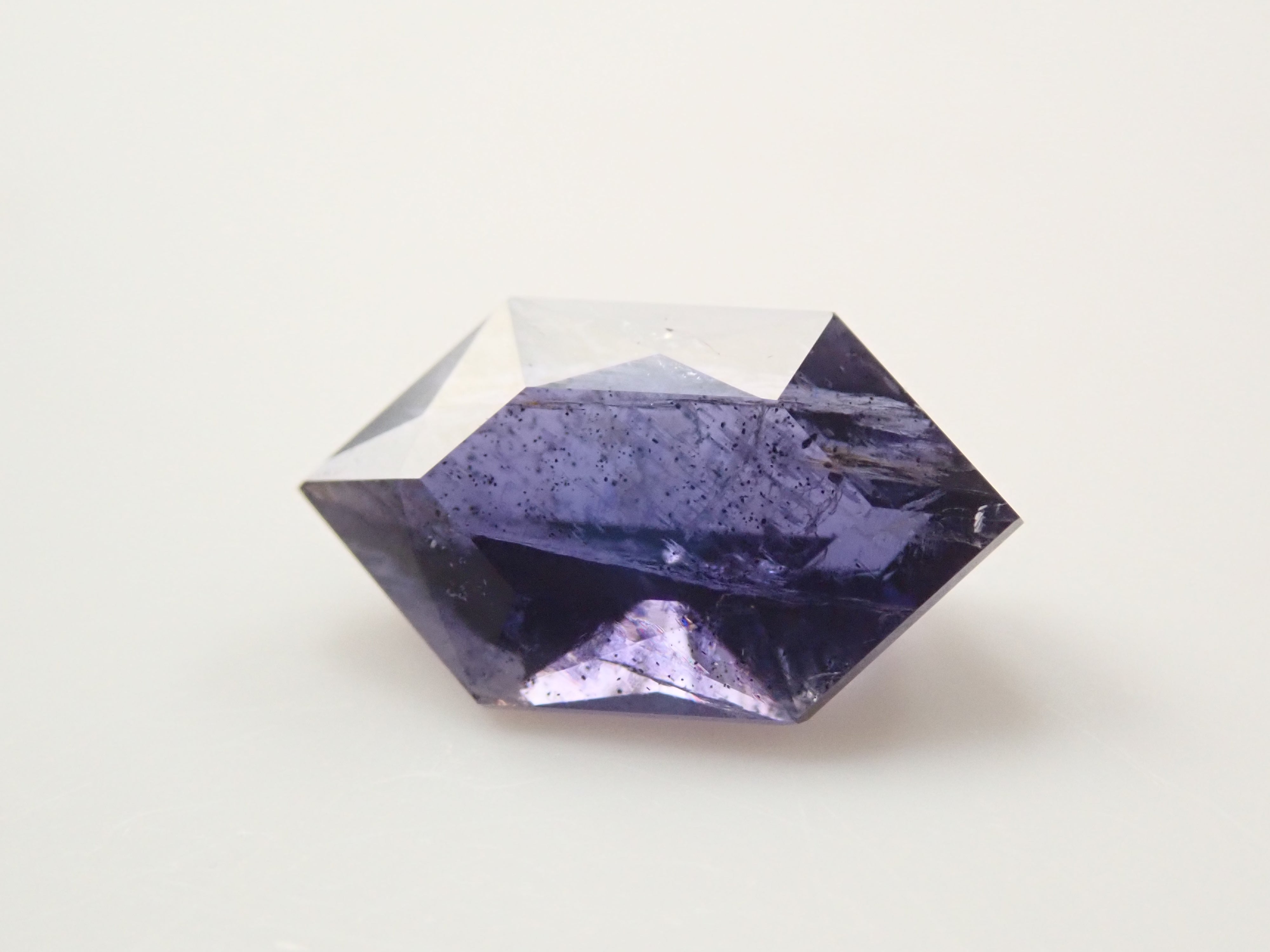[12561375] 0.769ct loose iolite sunstone from India