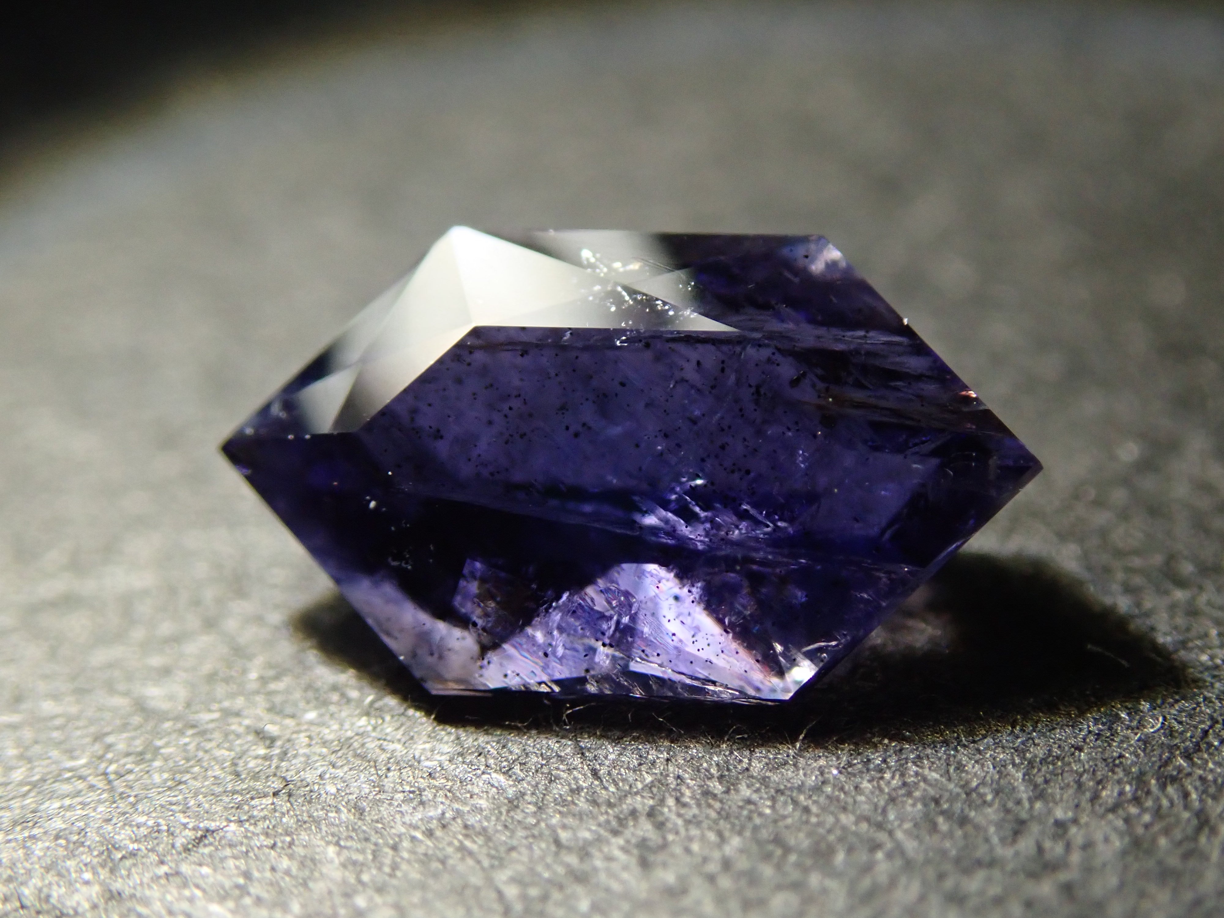 [12561375] 0.769ct loose iolite sunstone from India