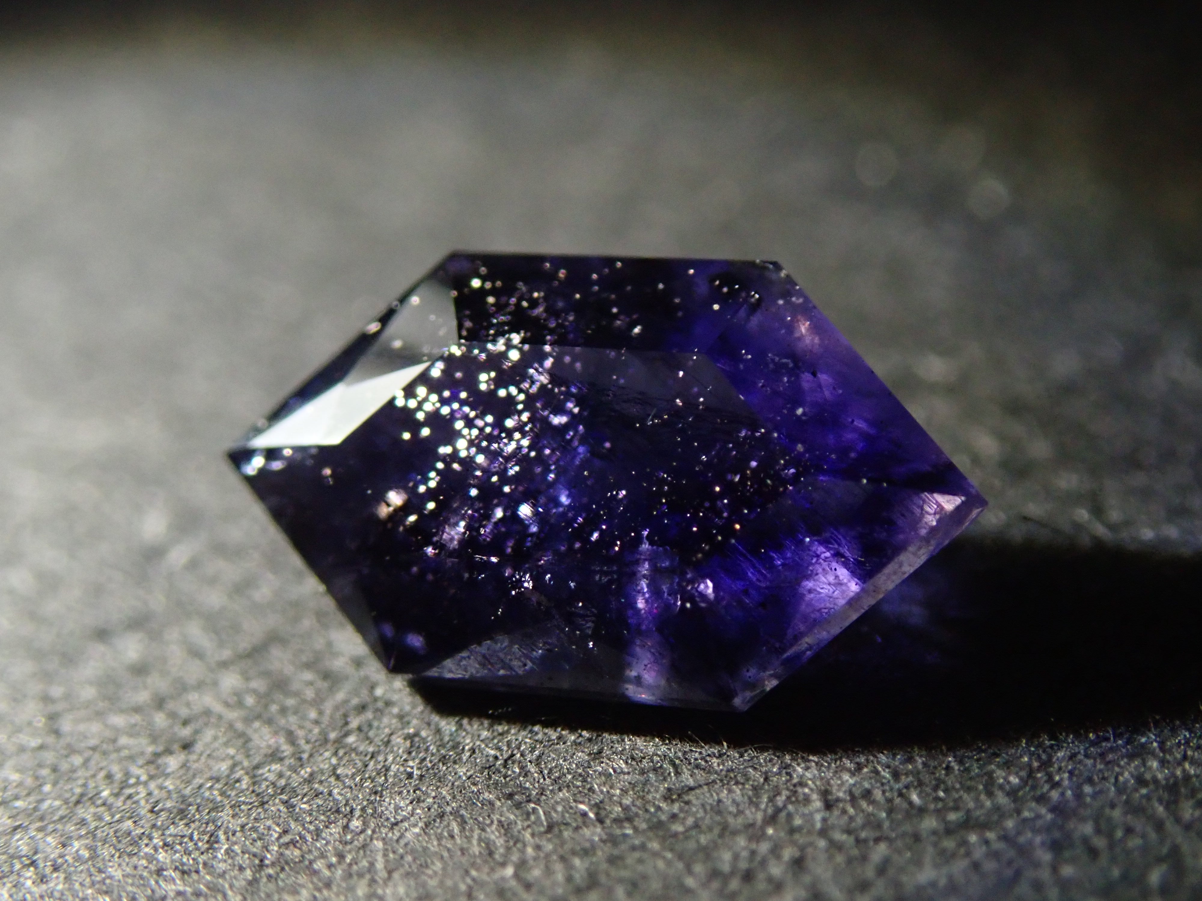 [12561375] 0.769ct loose iolite sunstone from India