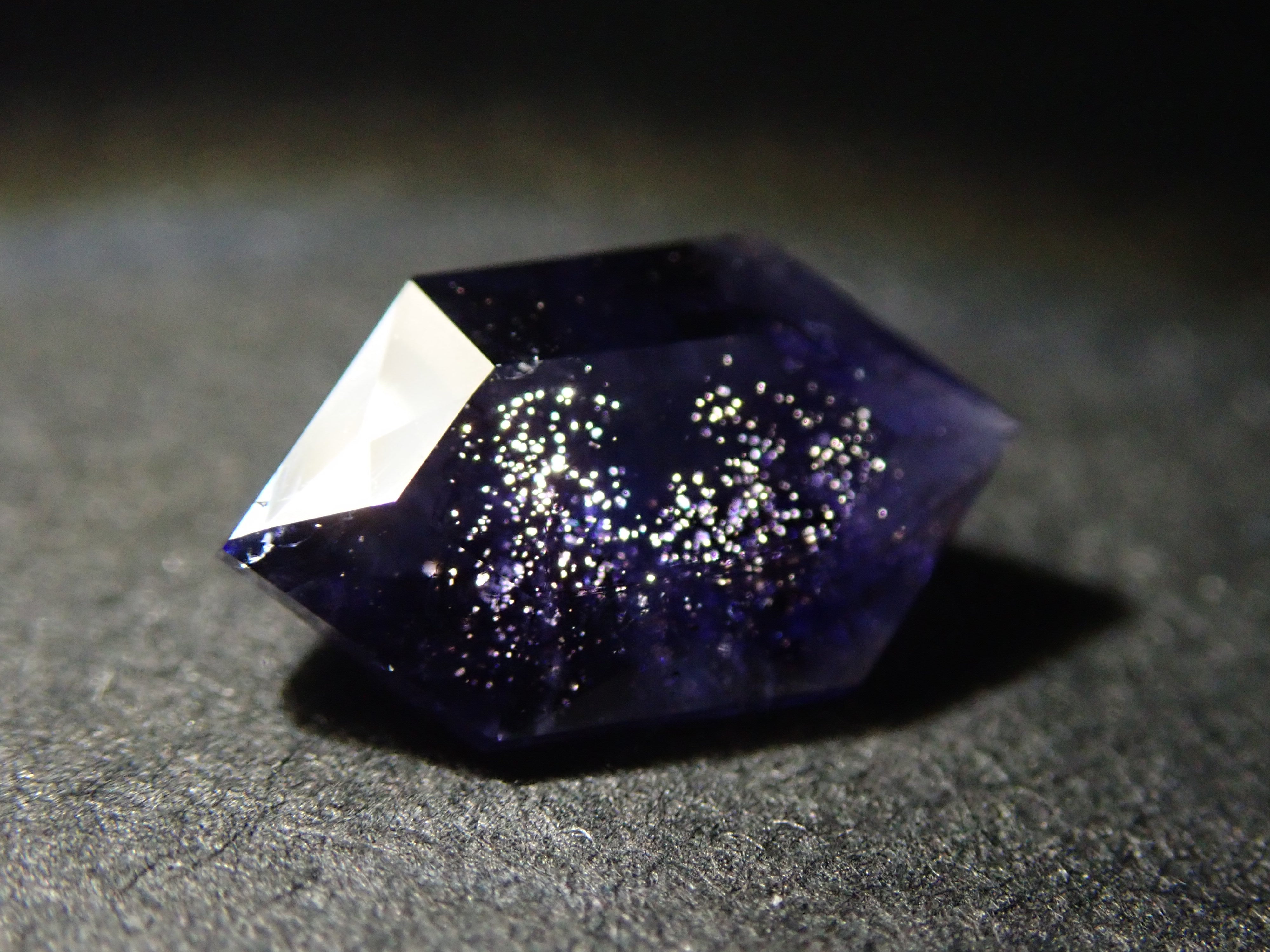 [12561375] 0.769ct loose iolite sunstone from India