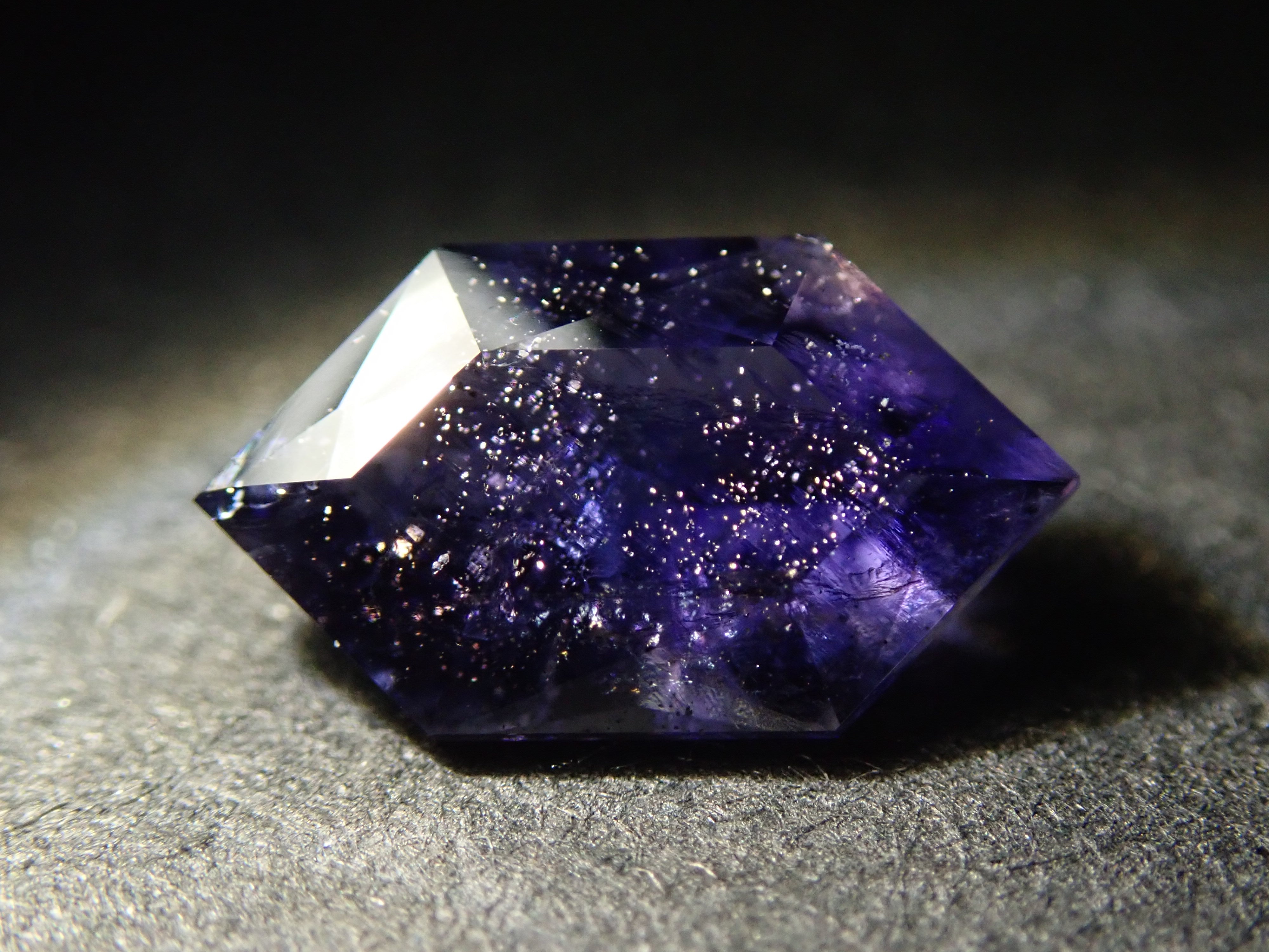 [12561375] 0.769ct loose iolite sunstone from India