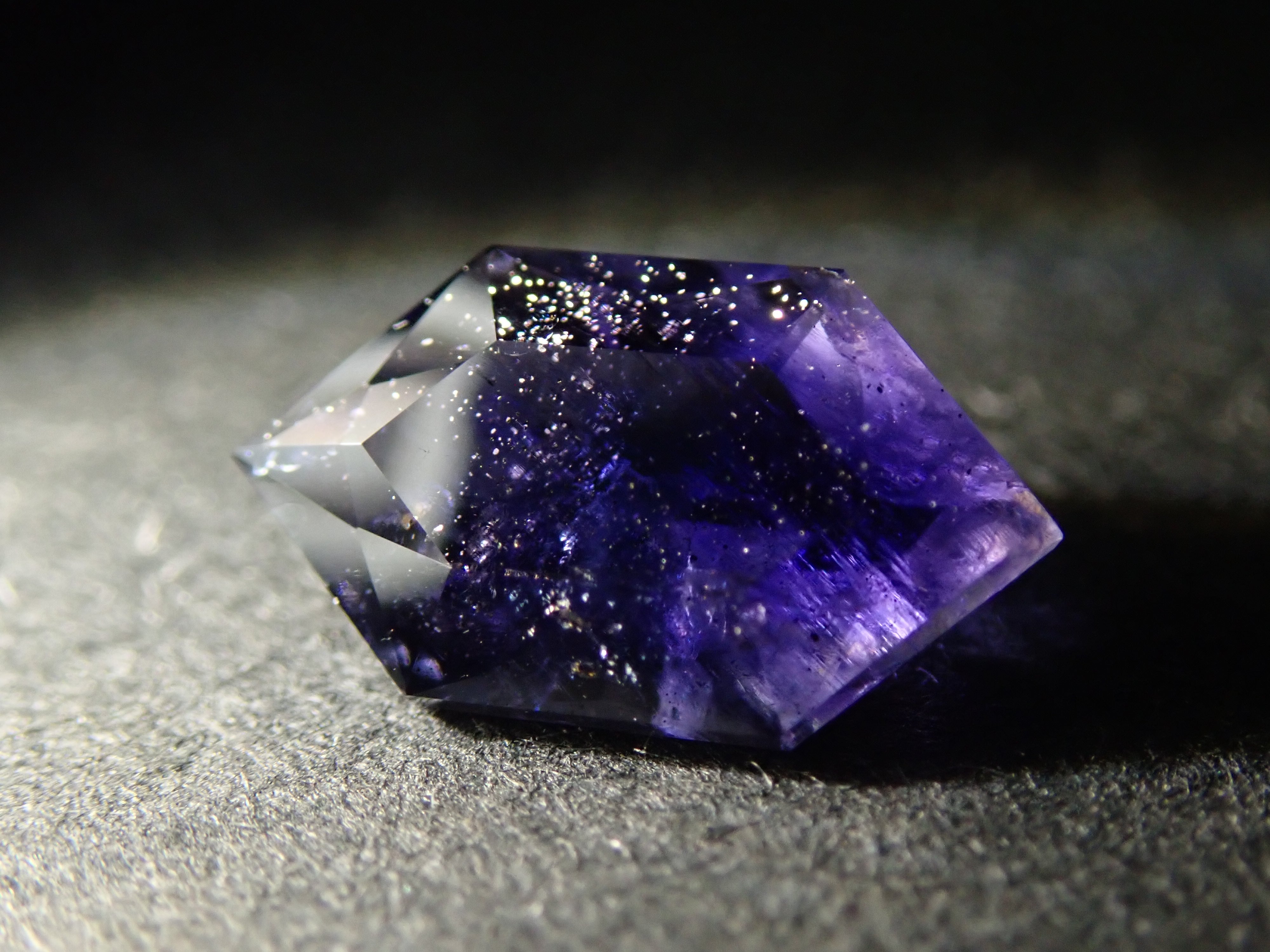 [12561375] 0.769ct loose iolite sunstone from India