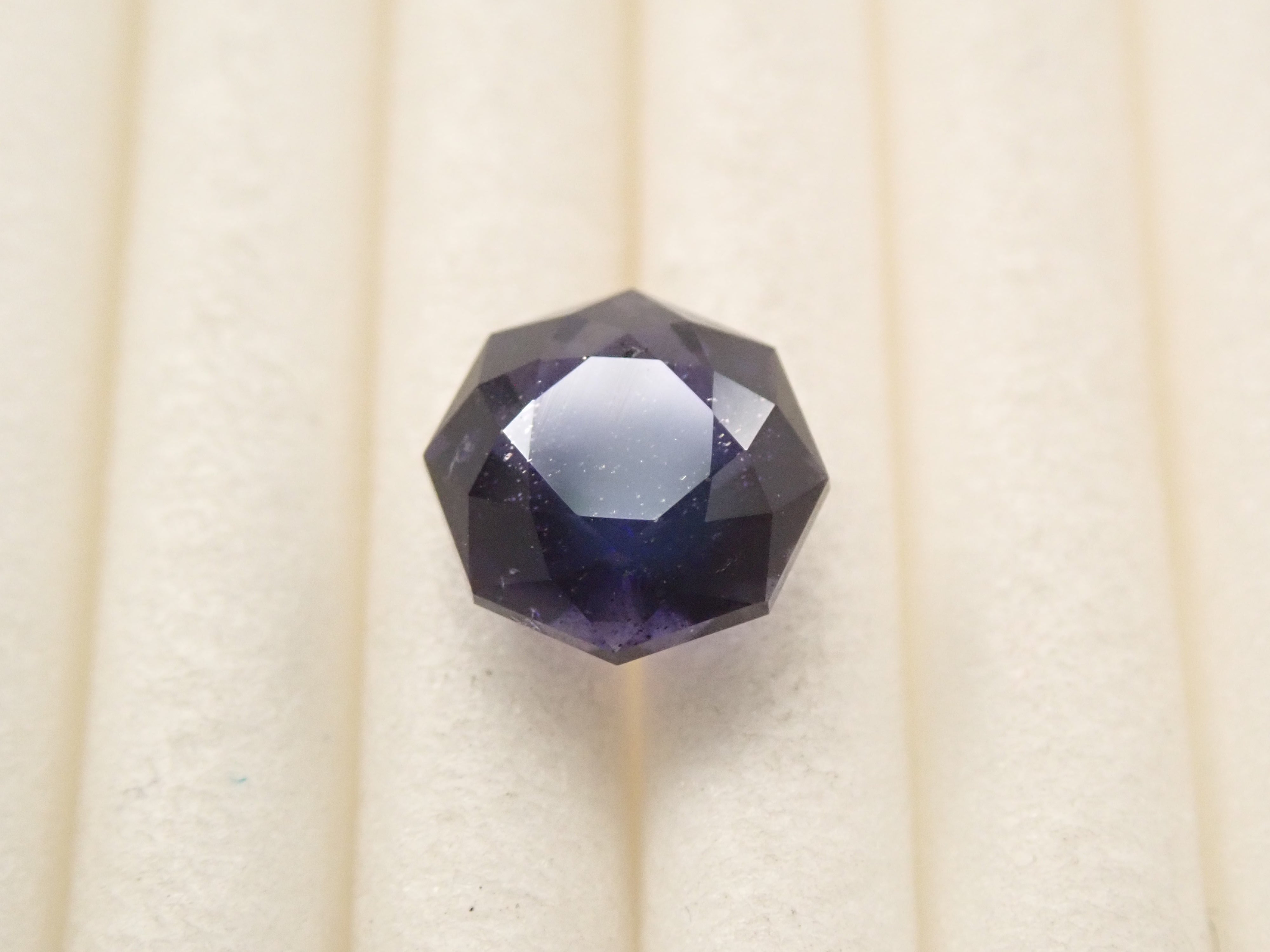 [12561376] 0.745ct loose Indian iolite sunstone