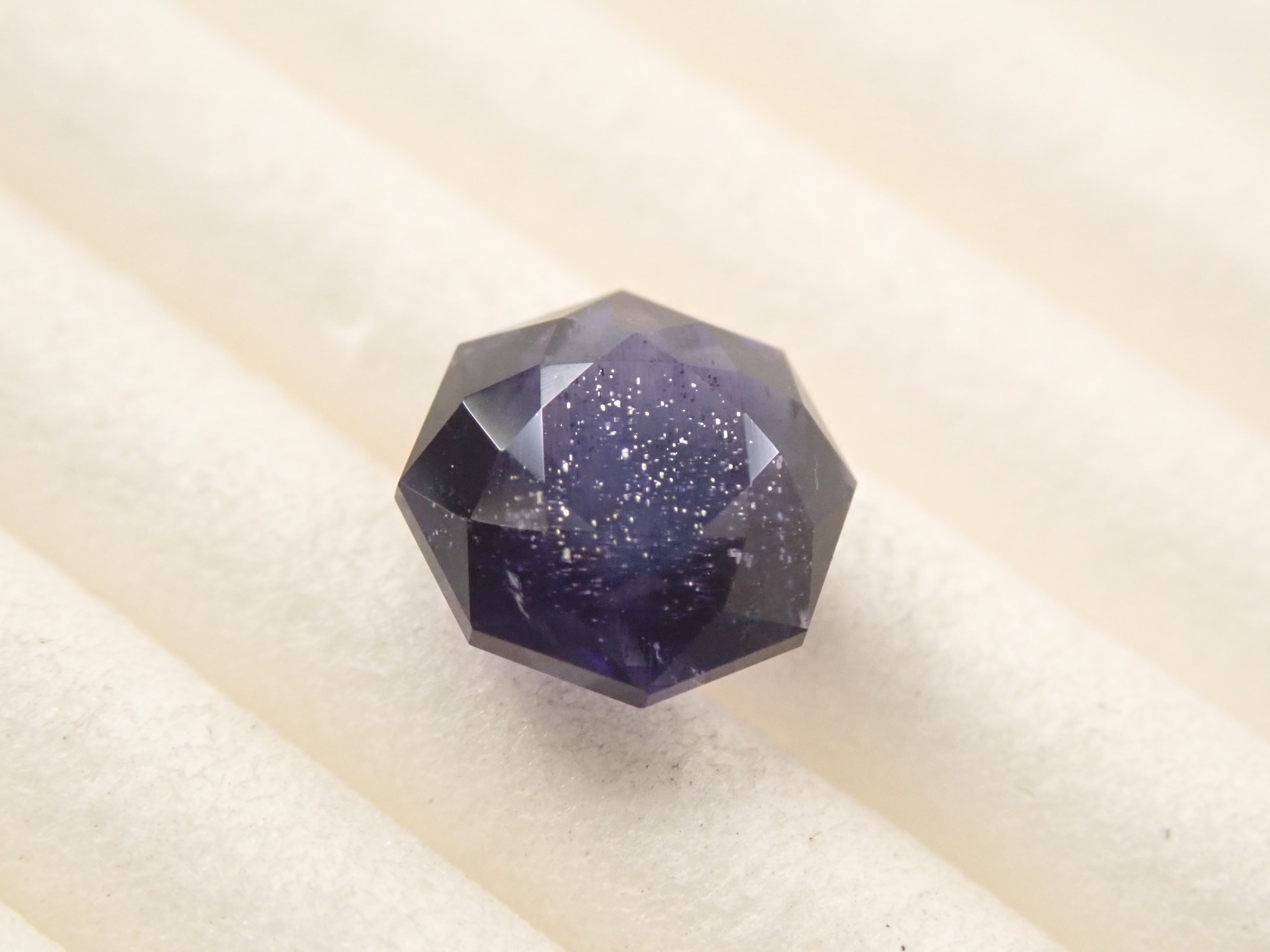 [12561376] 0.745ct loose Indian iolite sunstone