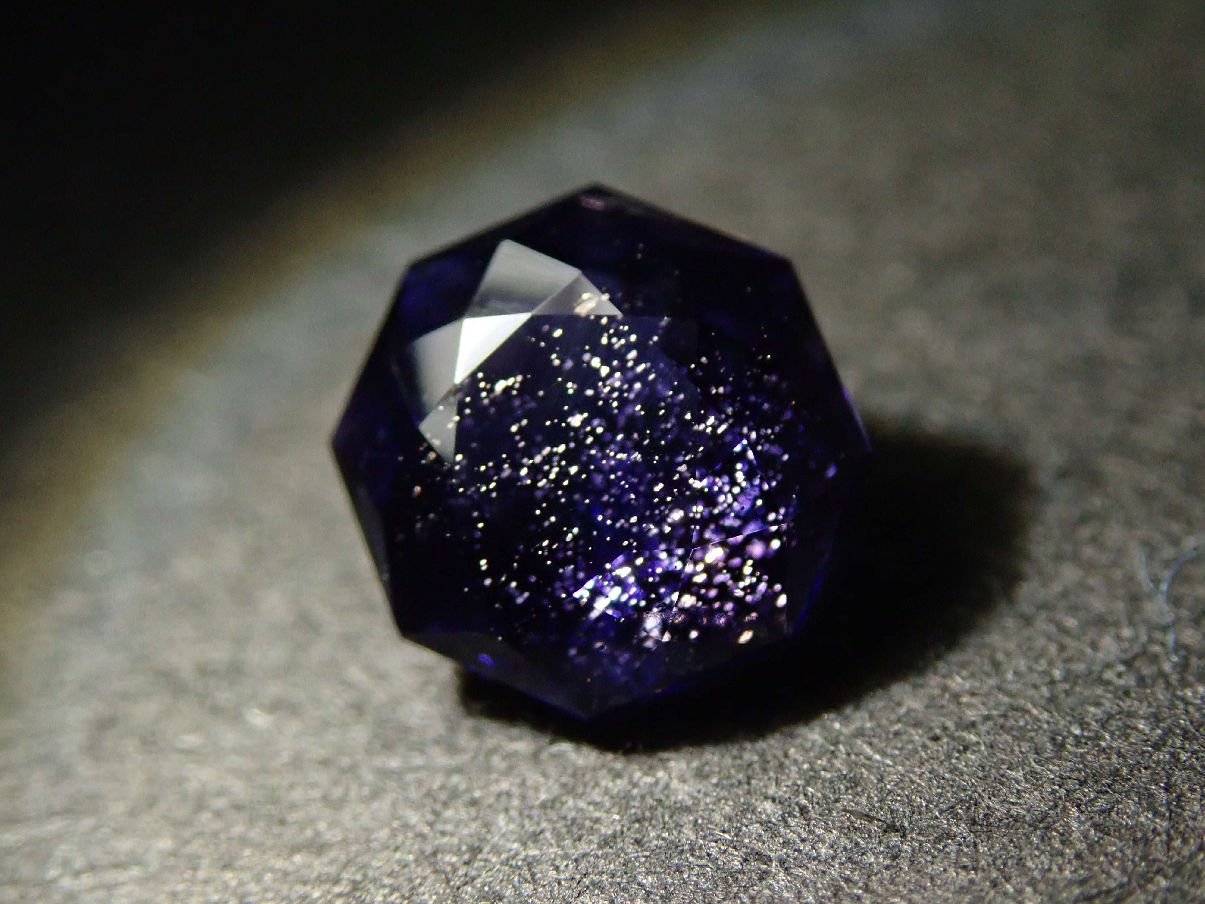 インド産アイオライトサンストーン 0.745ctルース