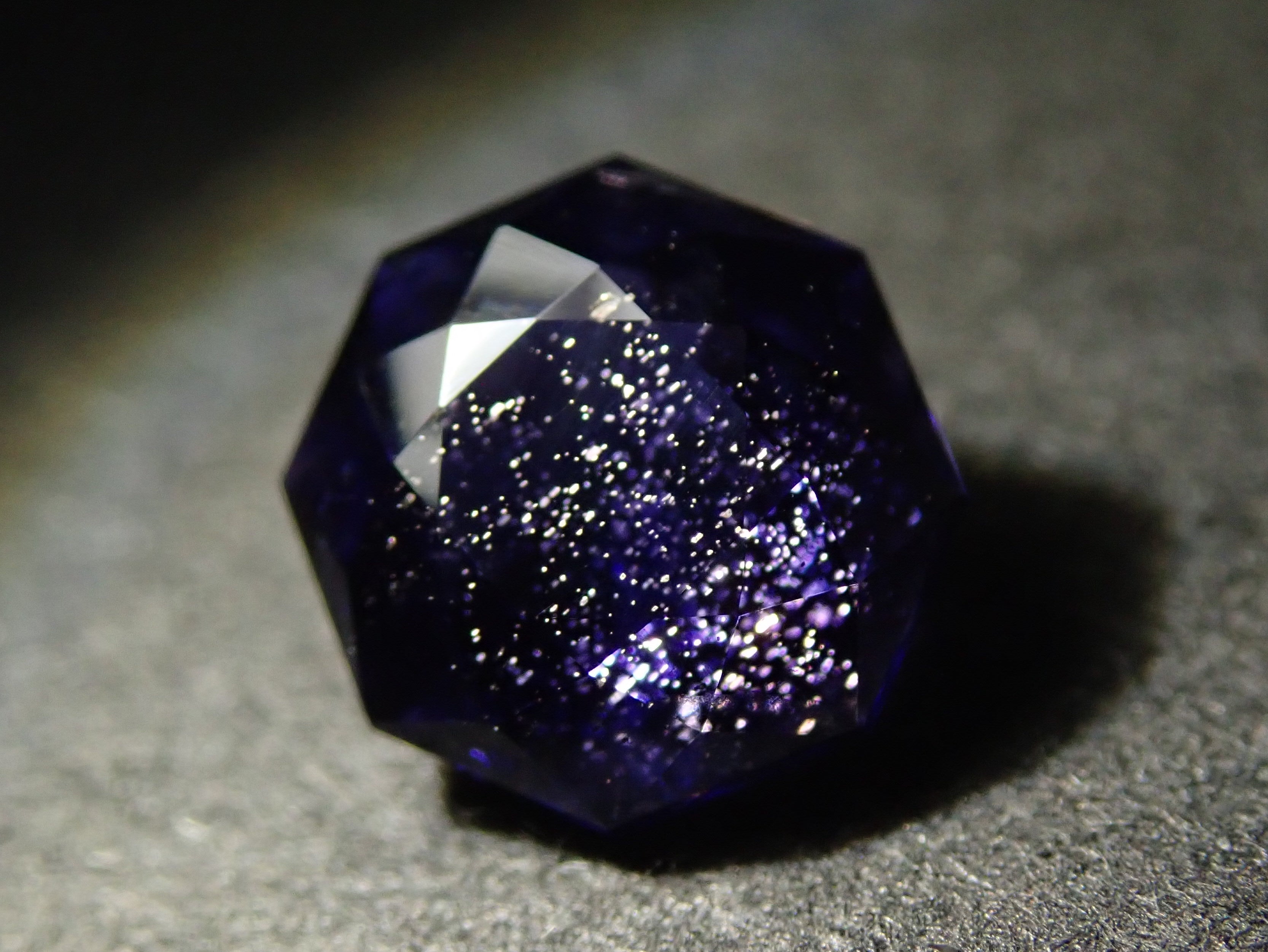 [12561376] 0.745ct loose Indian iolite sunstone