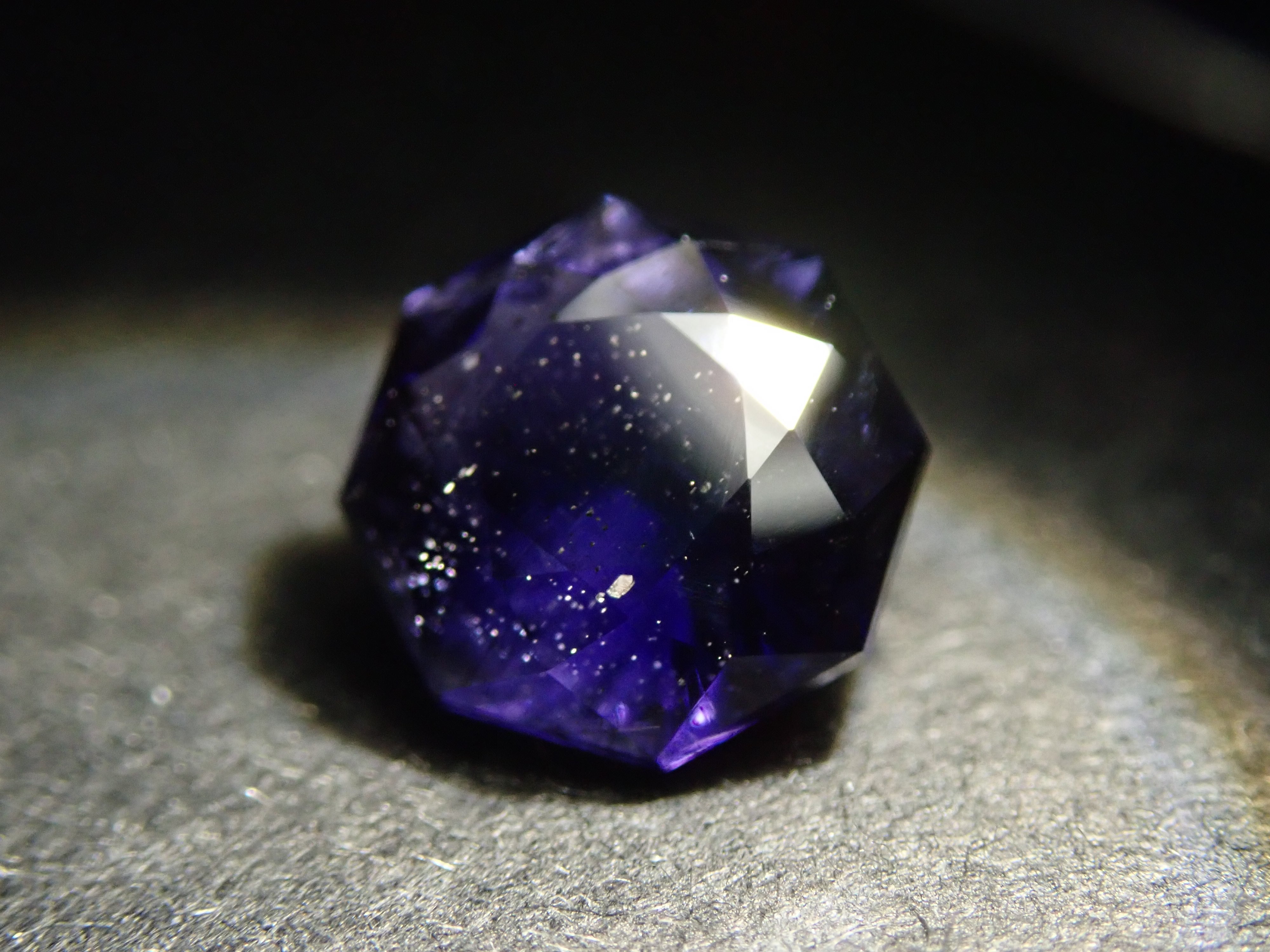 [12561376] 0.745ct loose Indian iolite sunstone