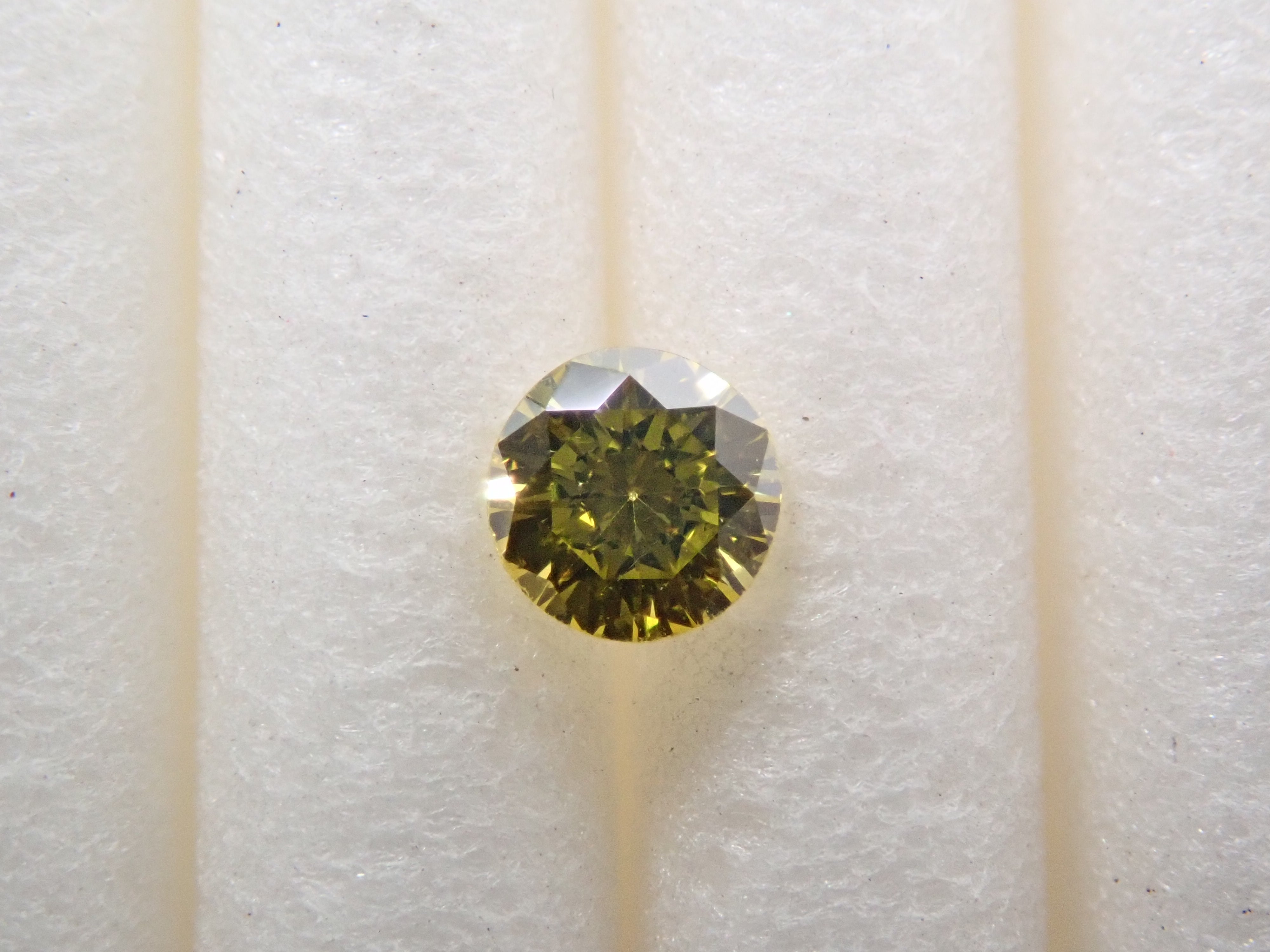 イエローダイヤモンド（トリートメント） 0.089ctルース(FANCY INTENSE GREENISH YELLOW*, VS2)