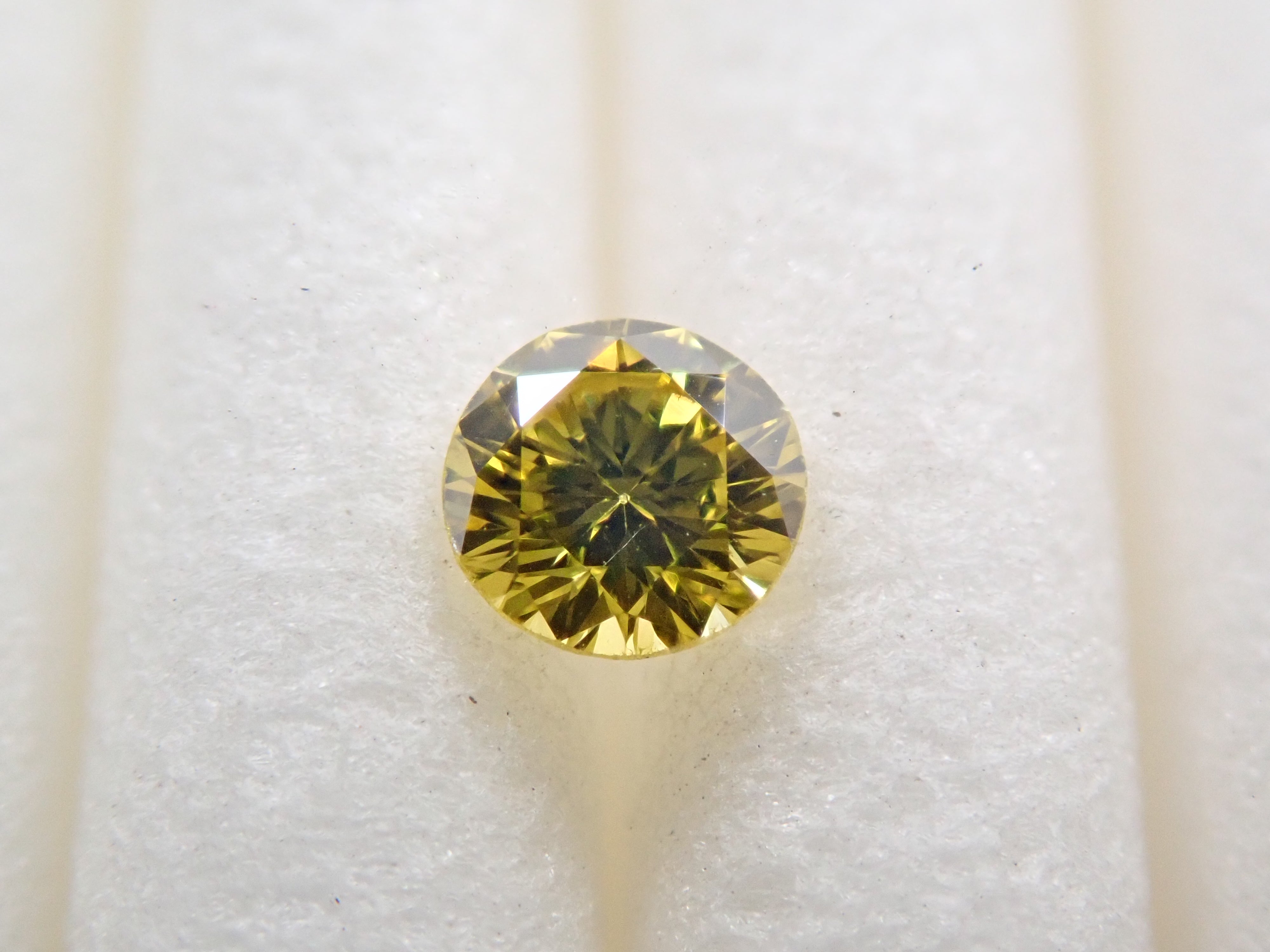 イエローダイヤモンド（トリートメント） 0.089ctルース(FANCY INTENSE GREENISH YELLOW*, VS2)