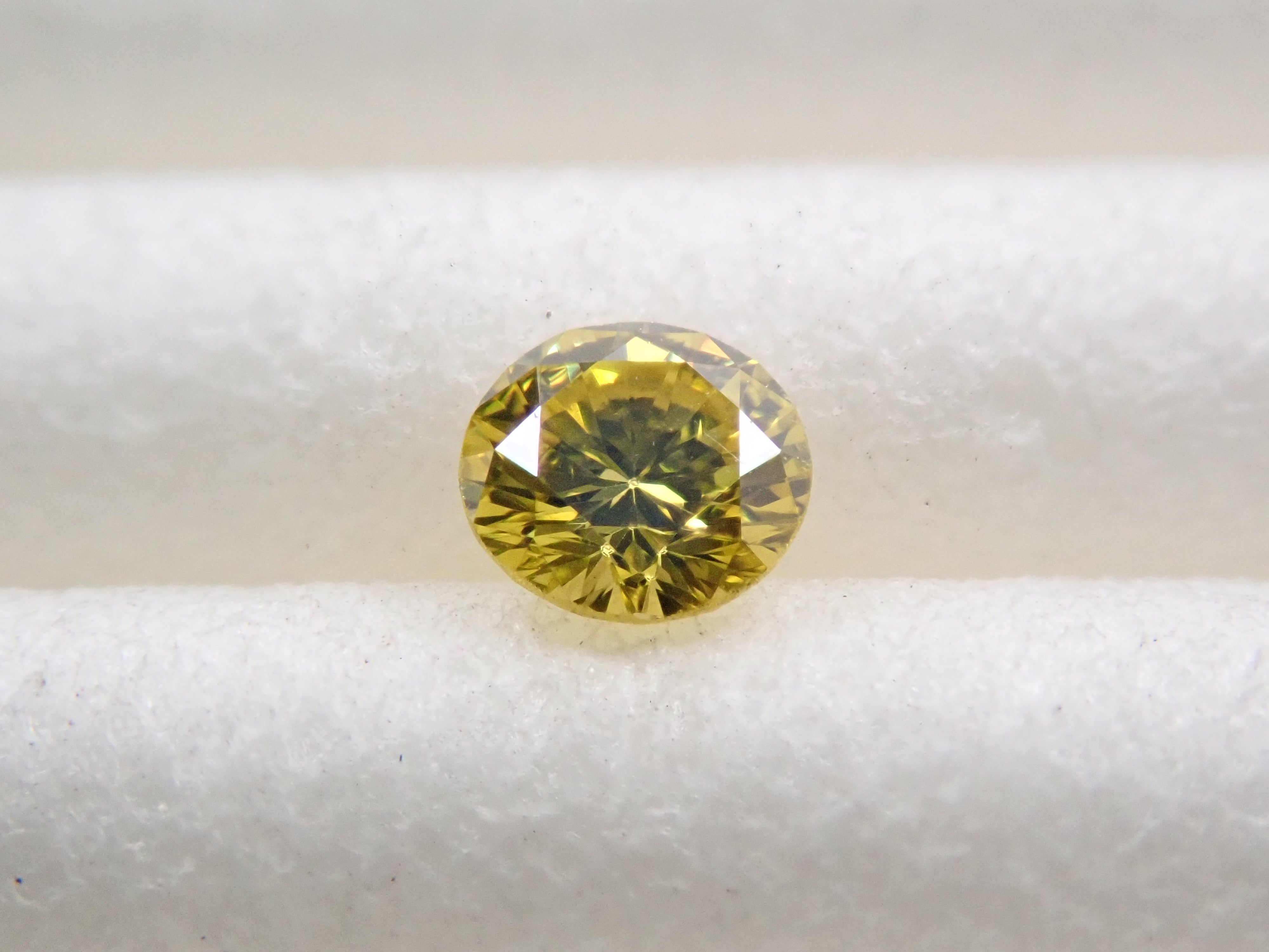 イエローダイヤモンド（トリートメント） 0.089ctルース(FANCY INTENSE GREENISH YELLOW*, VS2)