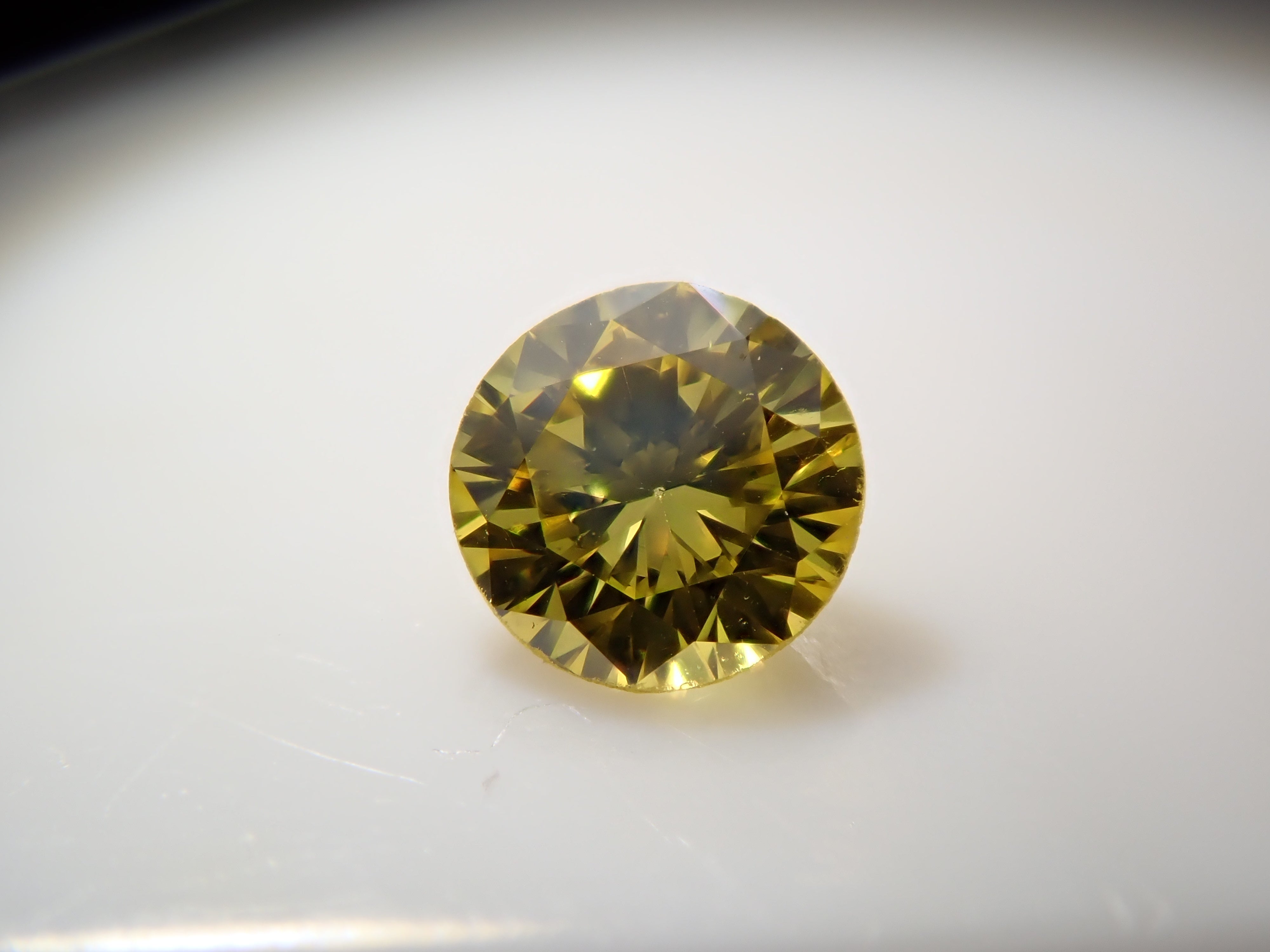 イエローダイヤモンド（トリートメント） 0.089ctルース(FANCY INTENSE GREENISH YELLOW*, VS2)