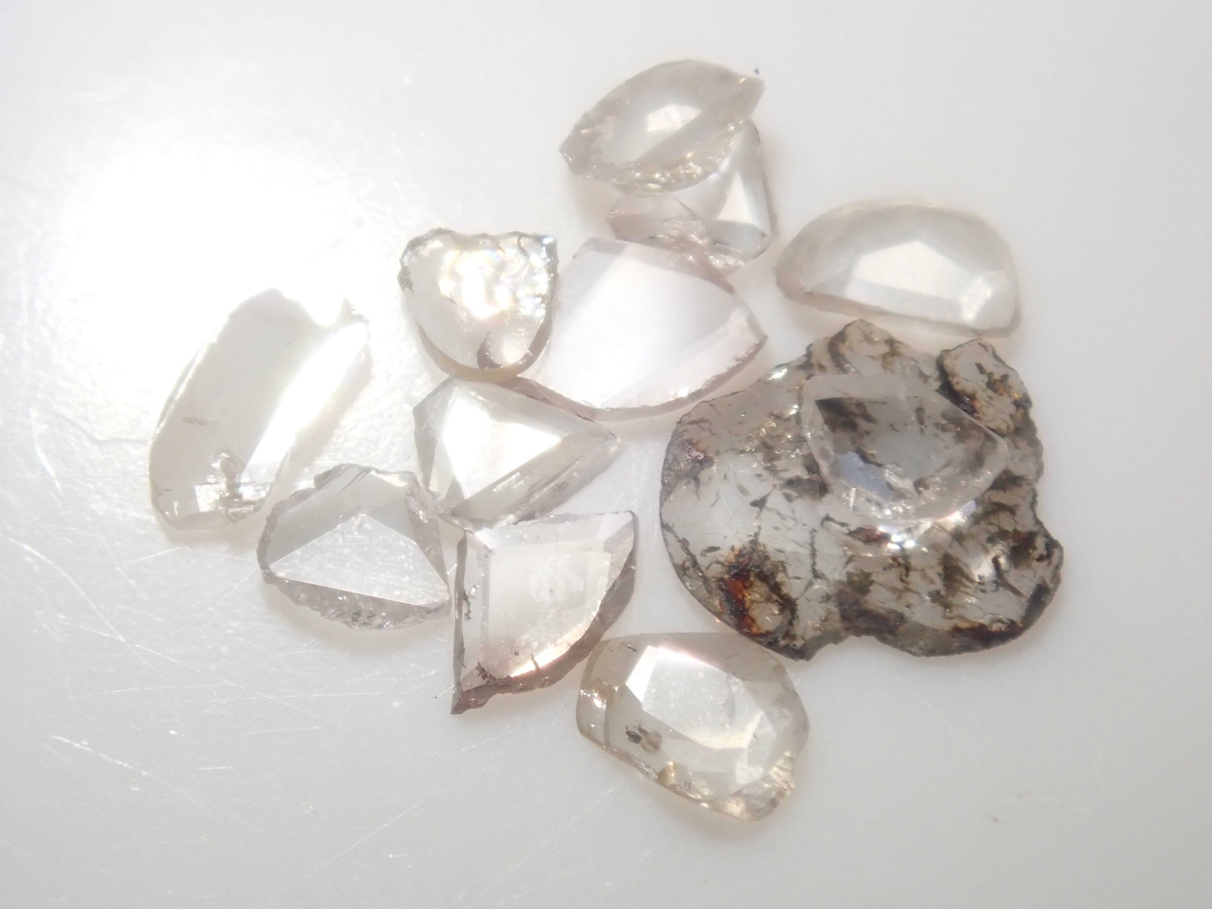 【11/24 22時販売】《限定12石》VS相当蛍光ダイヤモンドガチャ・ミニスライスダイヤモンドのおまけ付《複数購入割引有》