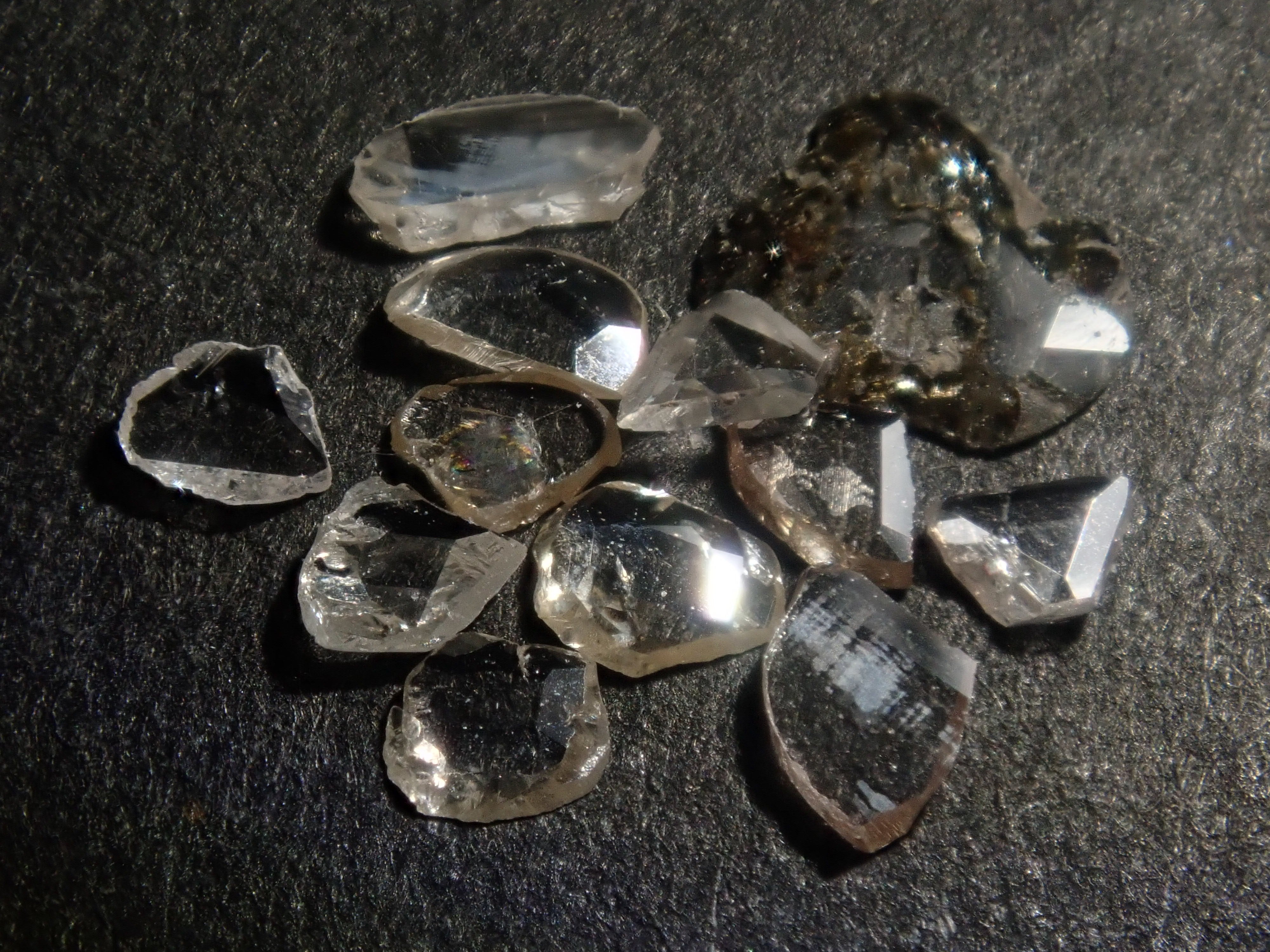 【11/24 22時販売】《限定12石》VS相当蛍光ダイヤモンドガチャ・ミニスライスダイヤモンドのおまけ付《複数購入割引有》