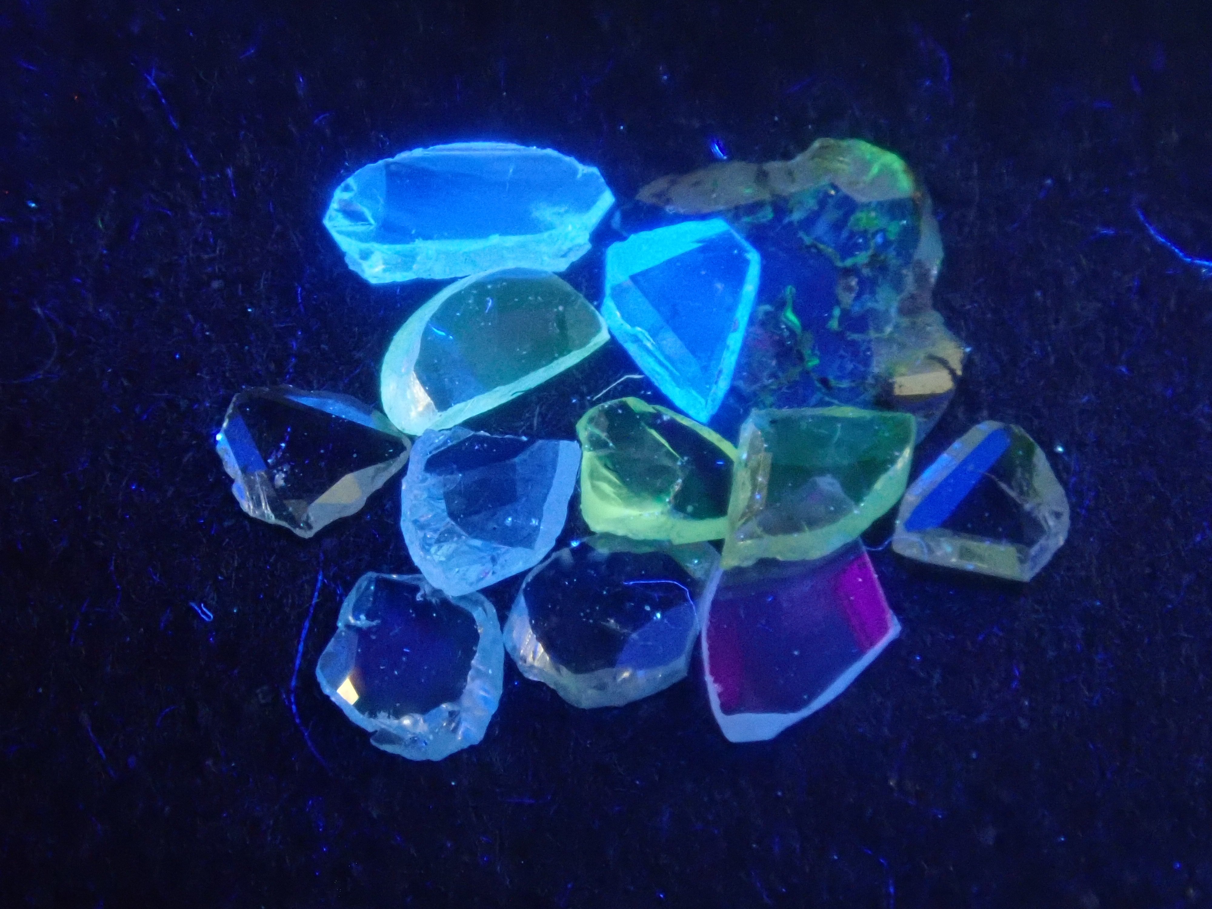 【11/24 22時販売】《限定12石》VS相当蛍光ダイヤモンドガチャ・ミニスライスダイヤモンドのおまけ付《複数購入割引有》