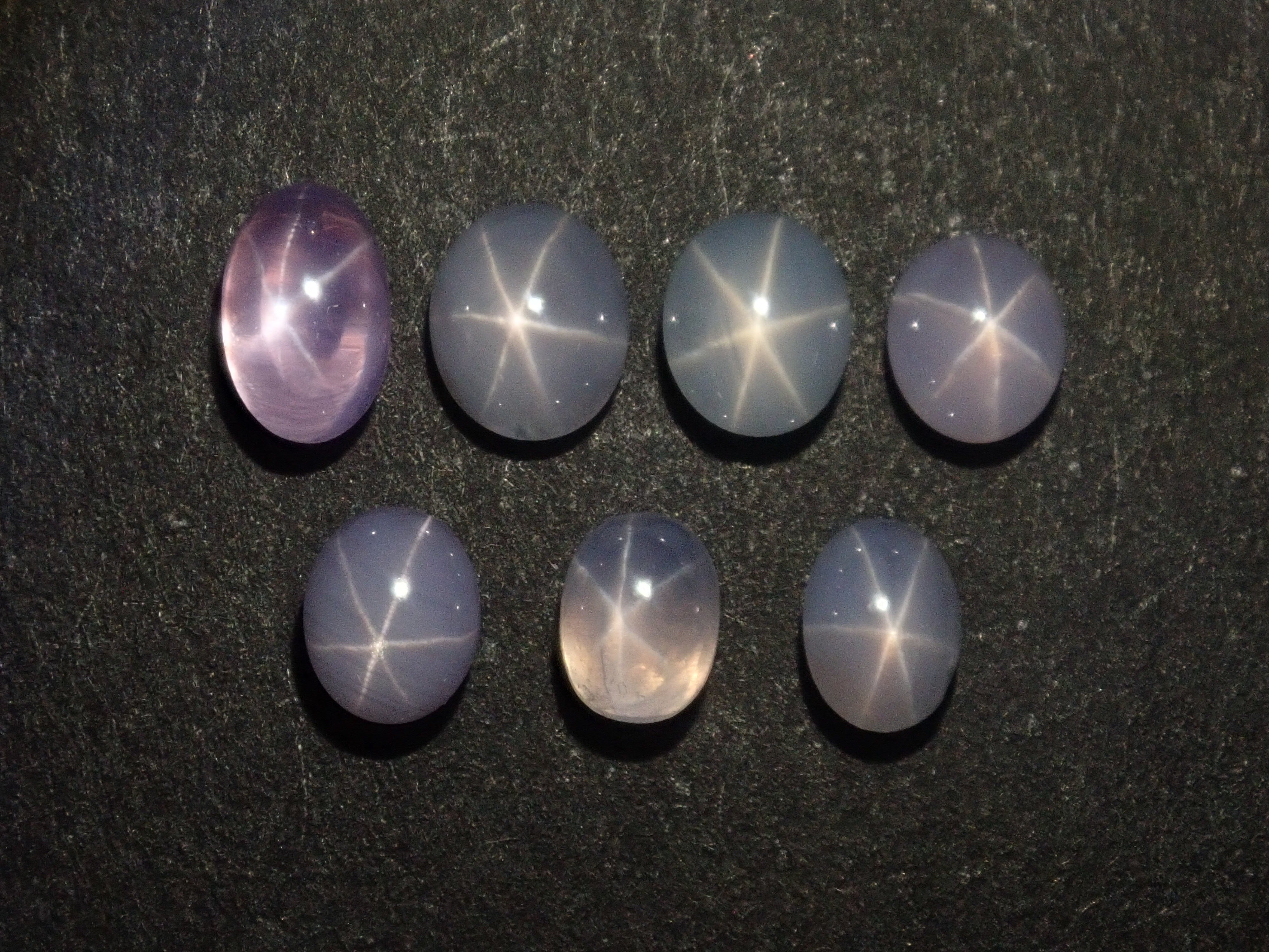 スリランカ産スターサファイア1石ルース《複数購入割引有》