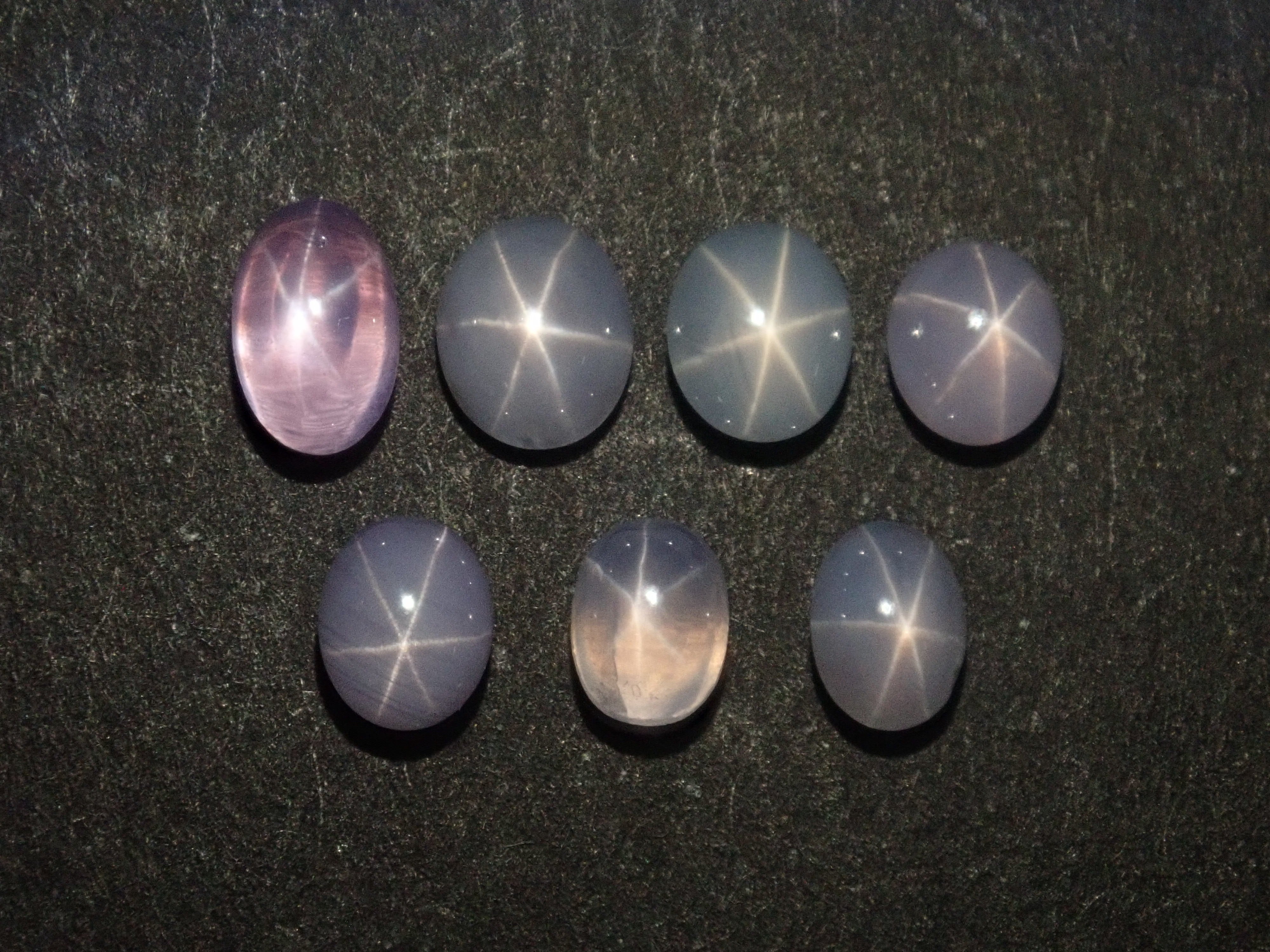 【11/23 22時販売】《限定7石》スリランカ産スターサファイア1石ルース《複数購入割引有》