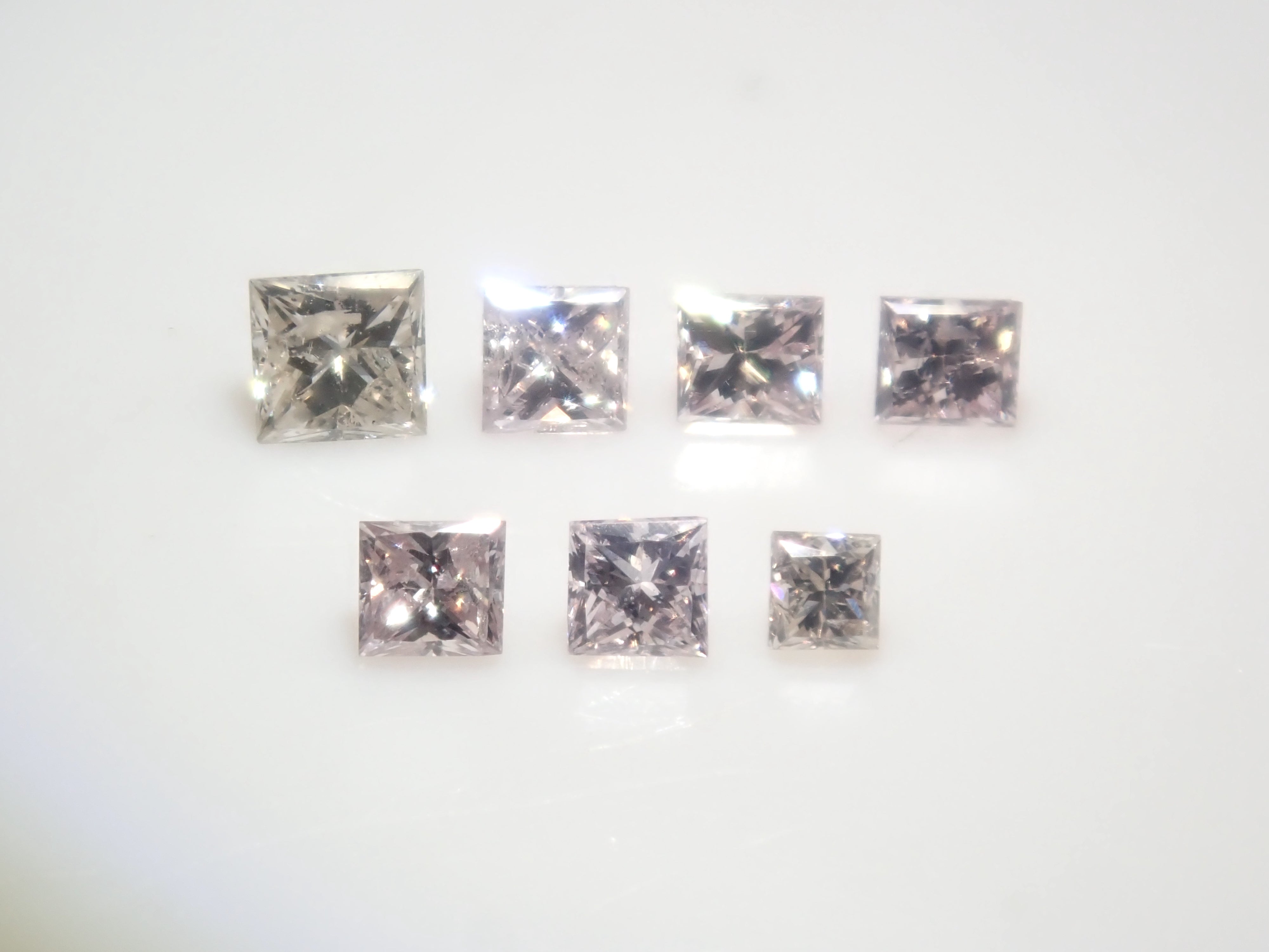 【11/29 22時販売】《限定20石》通常13万円のFANCY INTENSEのピンクダイヤモンド0.086ctを含むダイヤガチャ💎VSクラス相当のアイスブルーダイヤモンドな《複数購入割引有》