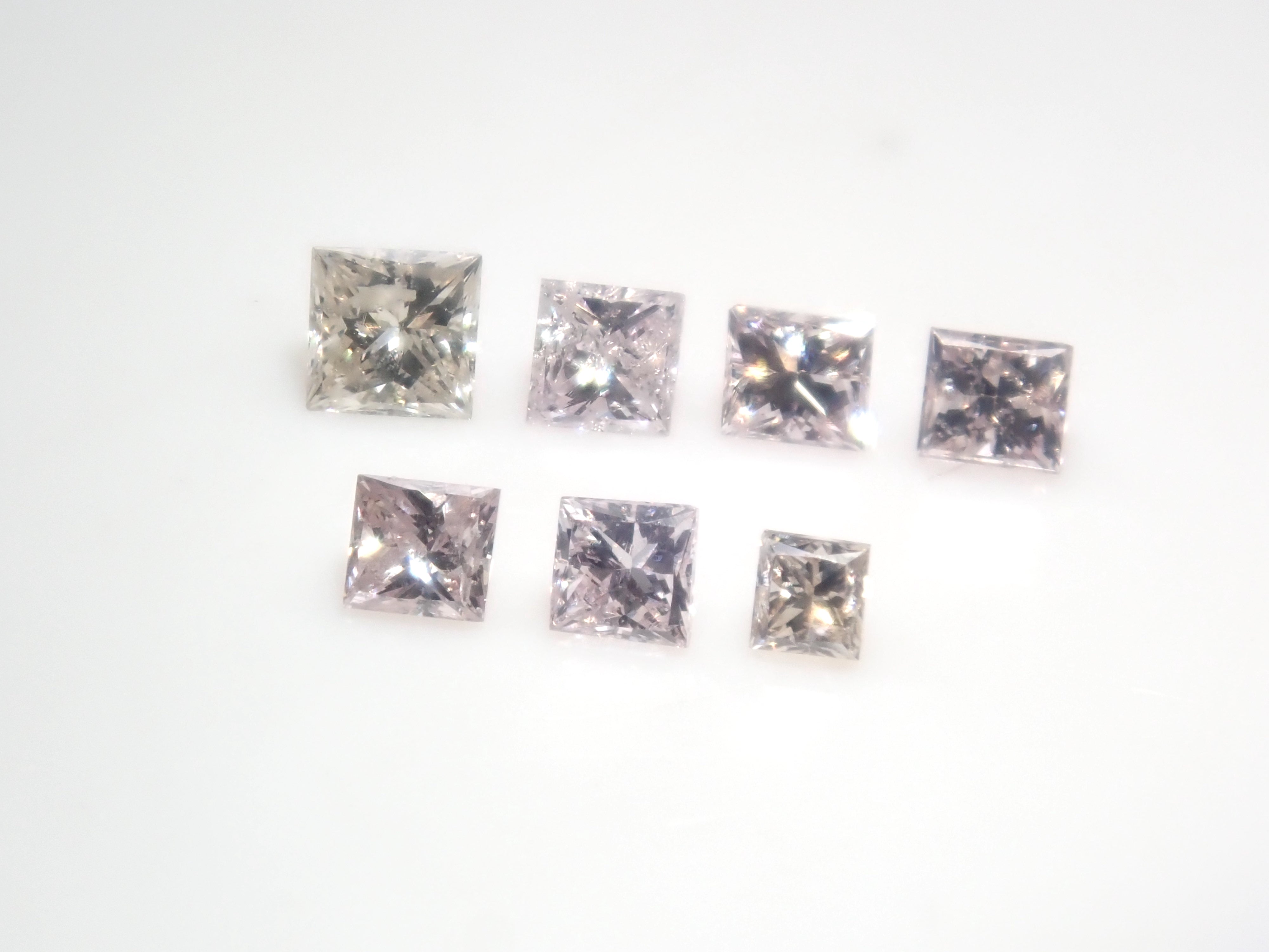 【11/29 22時販売】《限定20石》通常13万円のFANCY INTENSEのピンクダイヤモンド0.086ctを含むダイヤガチャ💎VSクラス相当のアイスブルーダイヤモンドな《複数購入割引有》