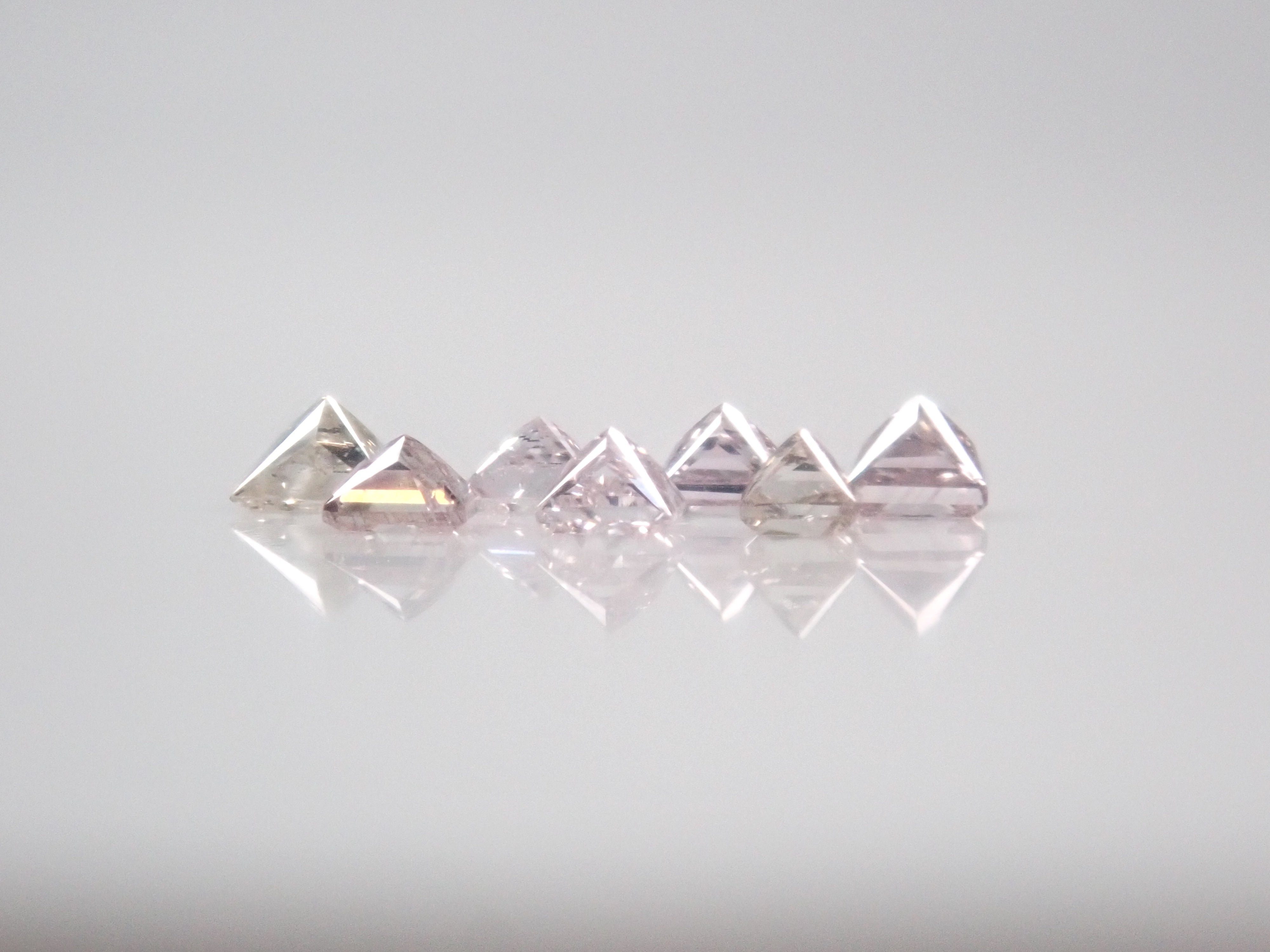 【11/29 22時販売】《限定20石》通常13万円のFANCY INTENSEのピンクダイヤモンド0.086ctを含むダイヤガチャ💎VSクラス相当のアイスブルーダイヤモンドな《複数購入割引有》