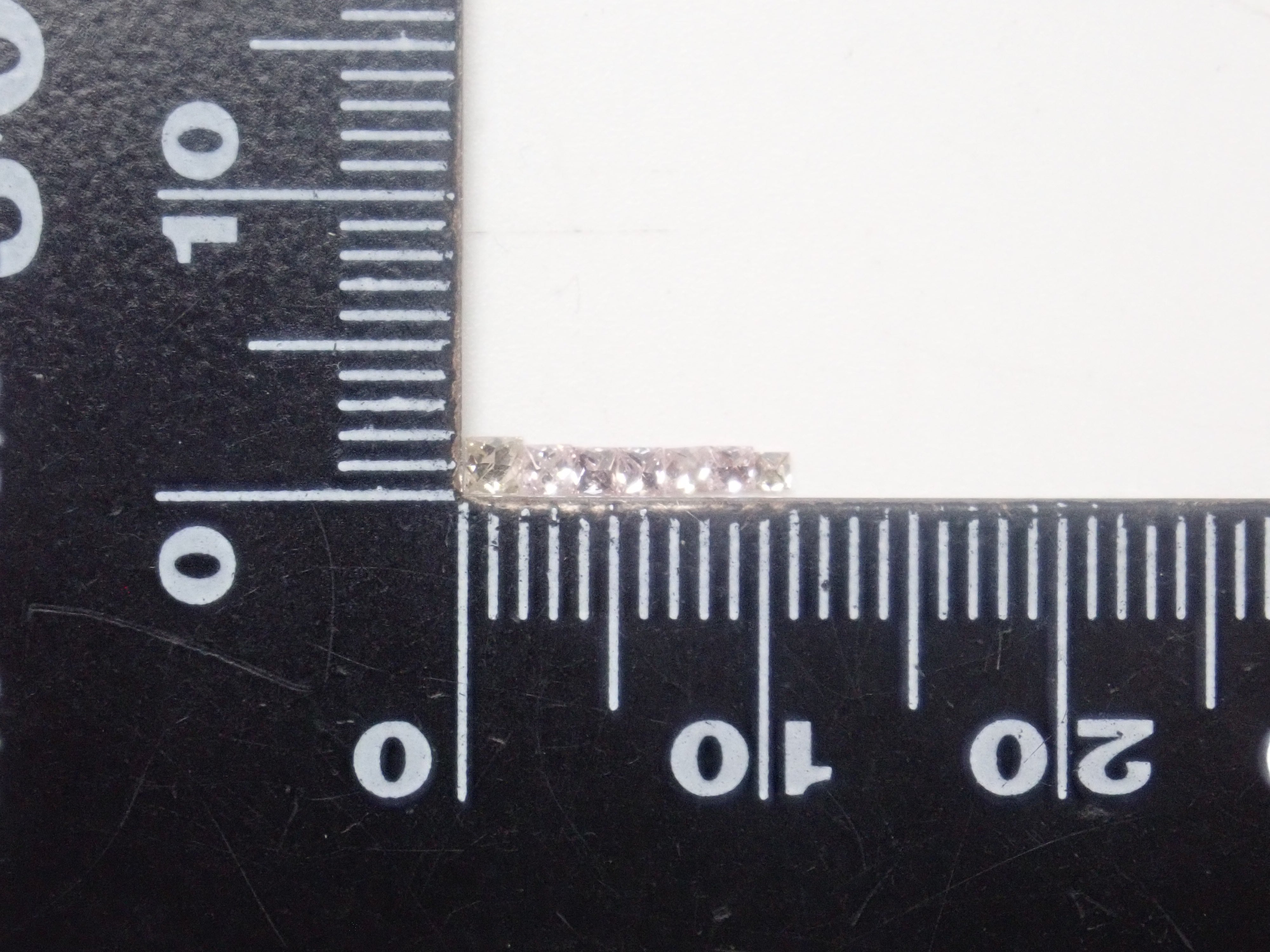 【11/29 22時販売】《限定20石》通常13万円のFANCY INTENSEのピンクダイヤモンド0.086ctを含むダイヤガチャ💎VSクラス相当のアイスブルーダイヤモンドな《複数購入割引有》