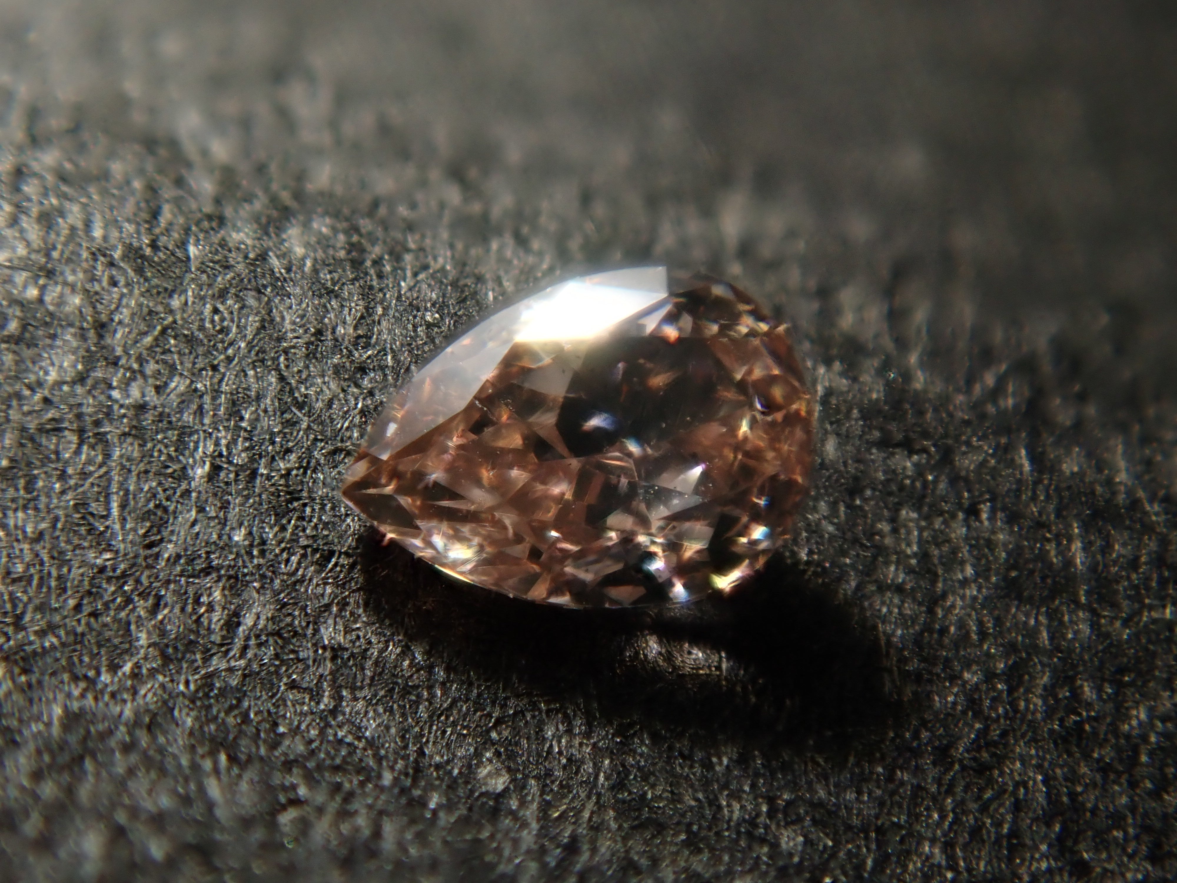 【11/29 22時販売】《限定20石》通常13万円のFANCY INTENSEのピンクダイヤモンド0.086ctを含むダイヤガチャ💎VSクラス相当のアイスブルーダイヤモンドな《複数購入割引有》