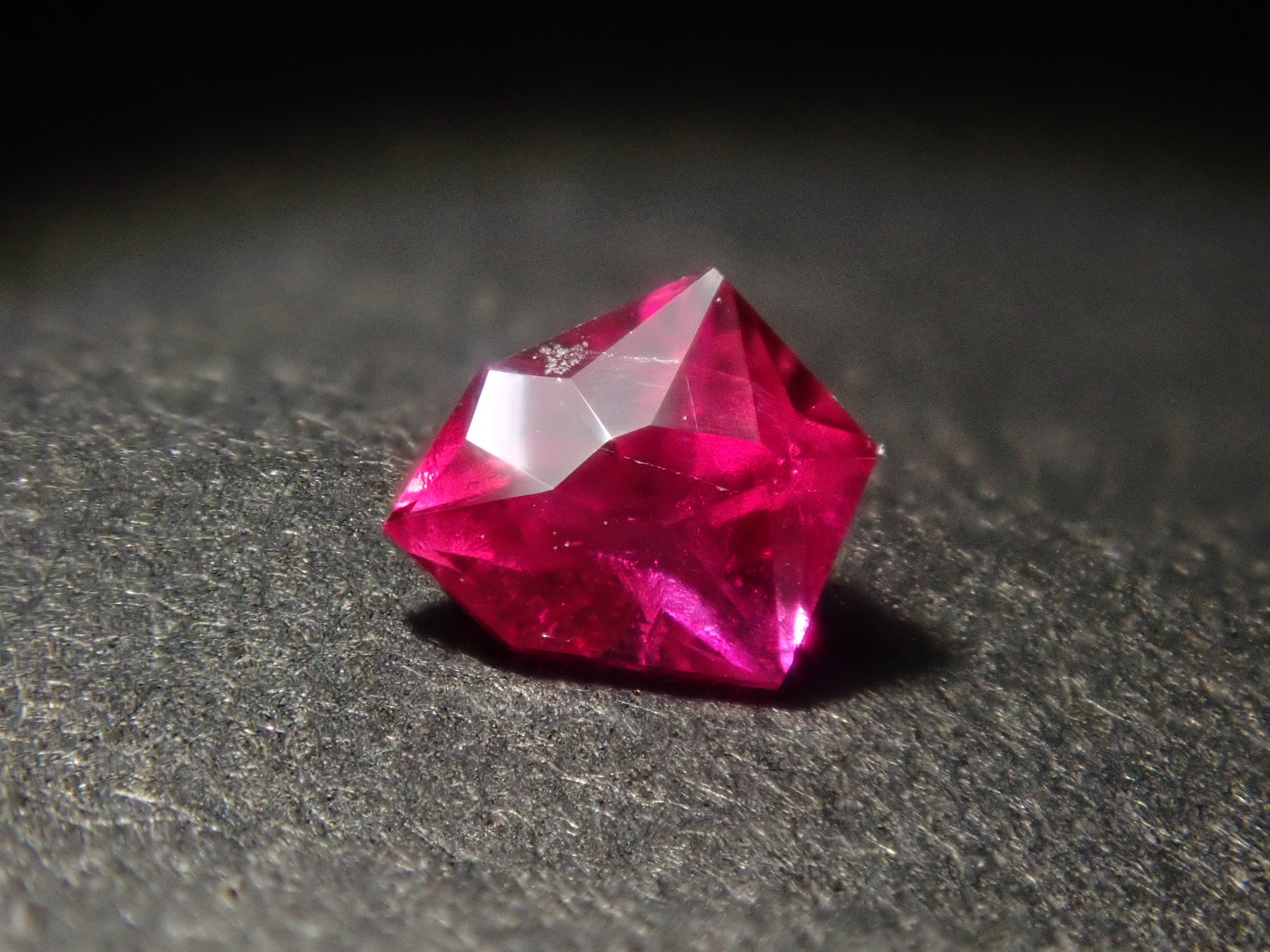 【12/5 22時販売】《限定20石》ピジョンブラッドルビーAGL加盟の鑑別書付6石含む赤色宝石ガチャ《複数購入割引有》