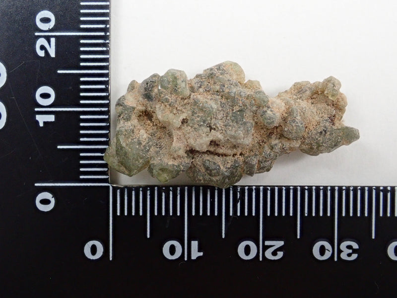 產自馬達加斯加的濃綠榴石石榴石 22.914 克拉原石