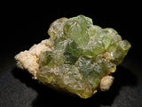 產自馬達加斯加的濃綠榴石石榴石 22.069 克拉原石