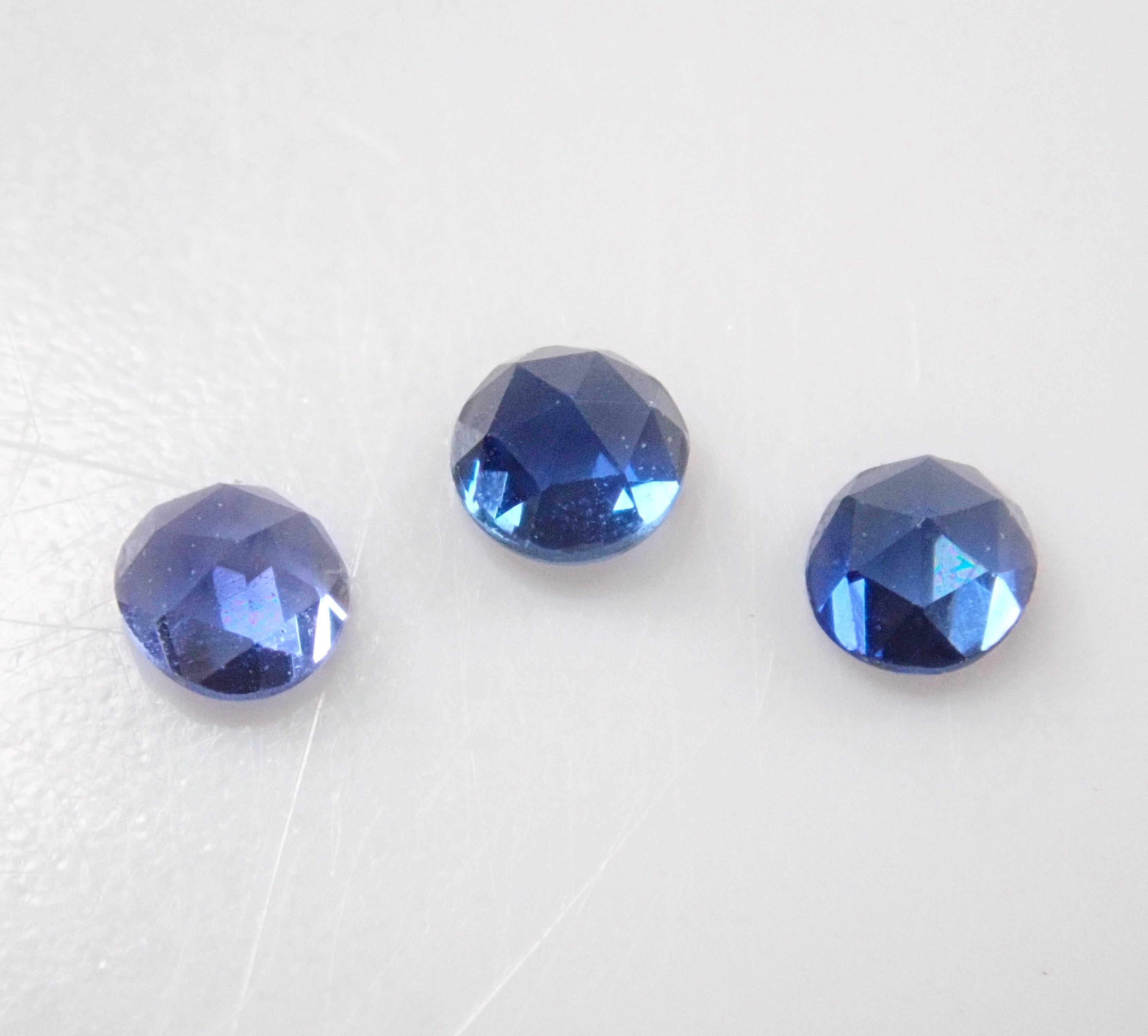 [Limited 3 stones] 1 blue sapphire from Sri Lanka [Discount available for multiple purchases] (Rose cut, 2mm, Mr. NOBU cut)