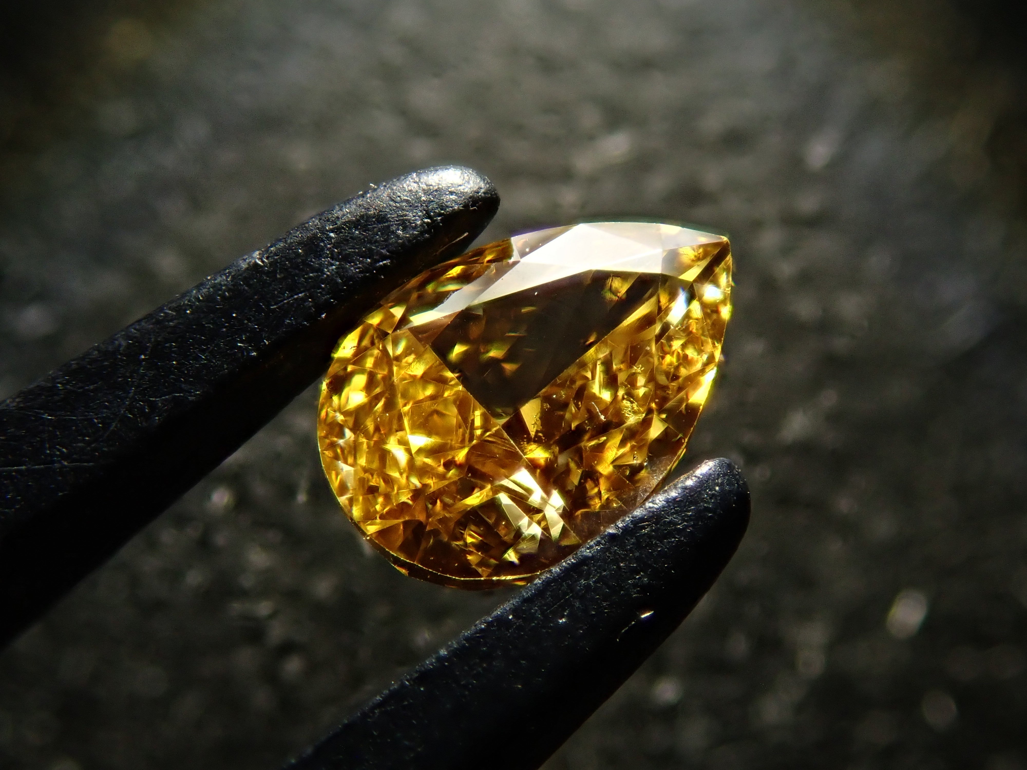 Yellow diamond 0.245ct loose (FANCY INTENSE ORANGY YELLOW, SI1)