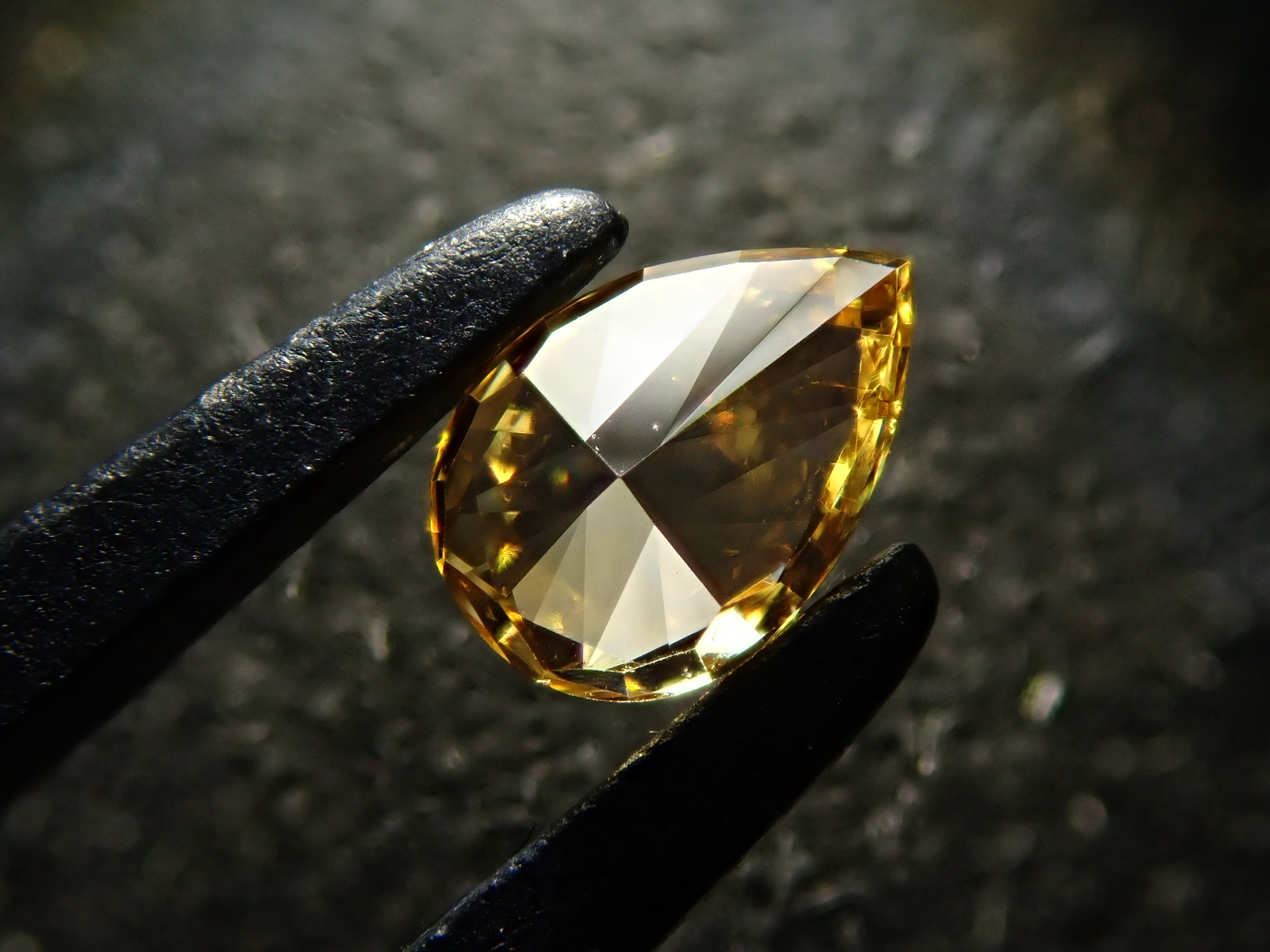 Yellow diamond 0.245ct loose (FANCY INTENSE ORANGY YELLOW, SI1)