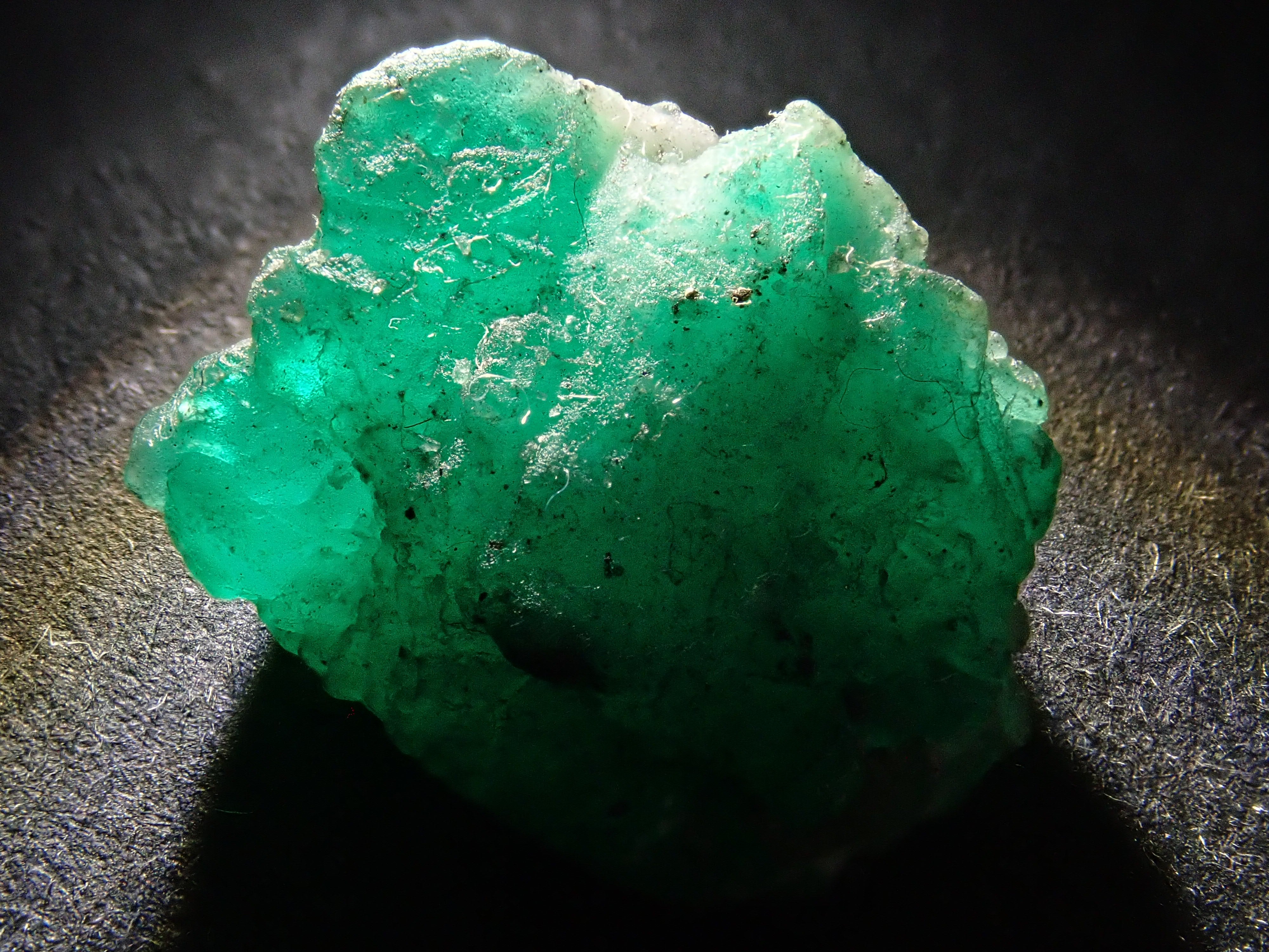 コロンビア産エメラルド 6.933ct原石