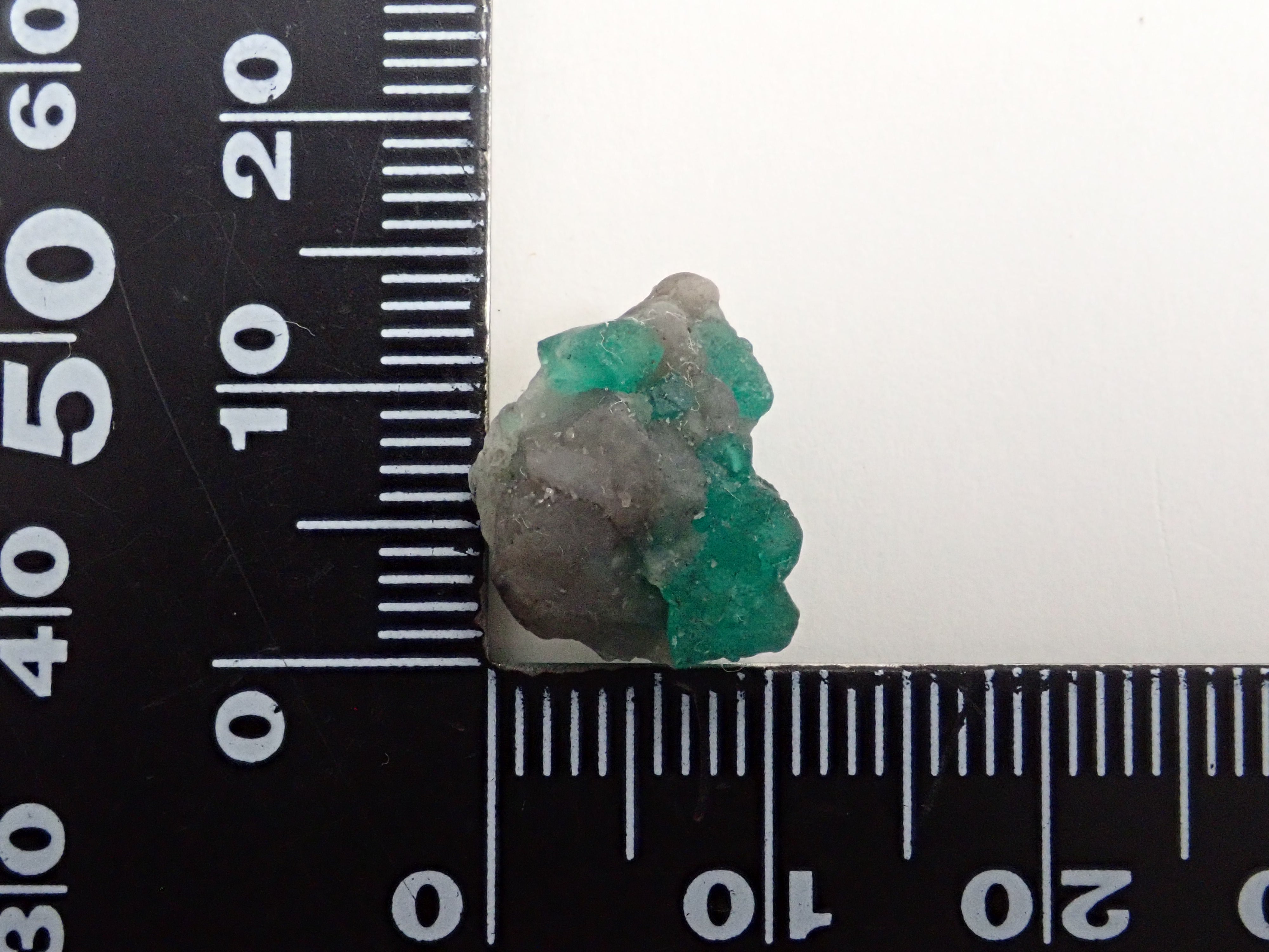 コロンビア産エメラルド 7.924ct原石